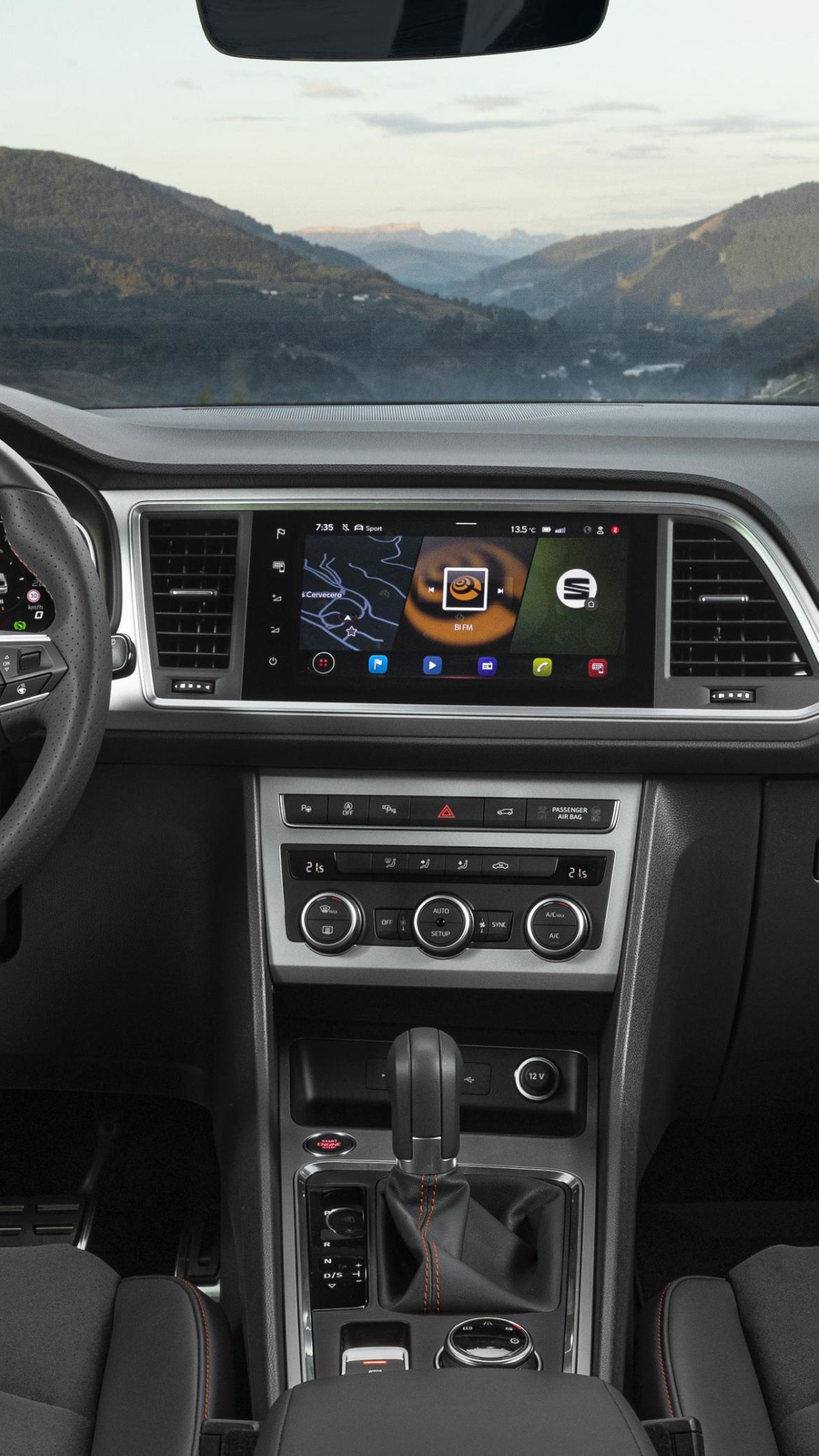 Este FR Special Edition se suma a los acabados Reference, Style y X-Perience. Incluye todo el equipamiento posible en el Ateca exceptuando algunas opciones individuales.