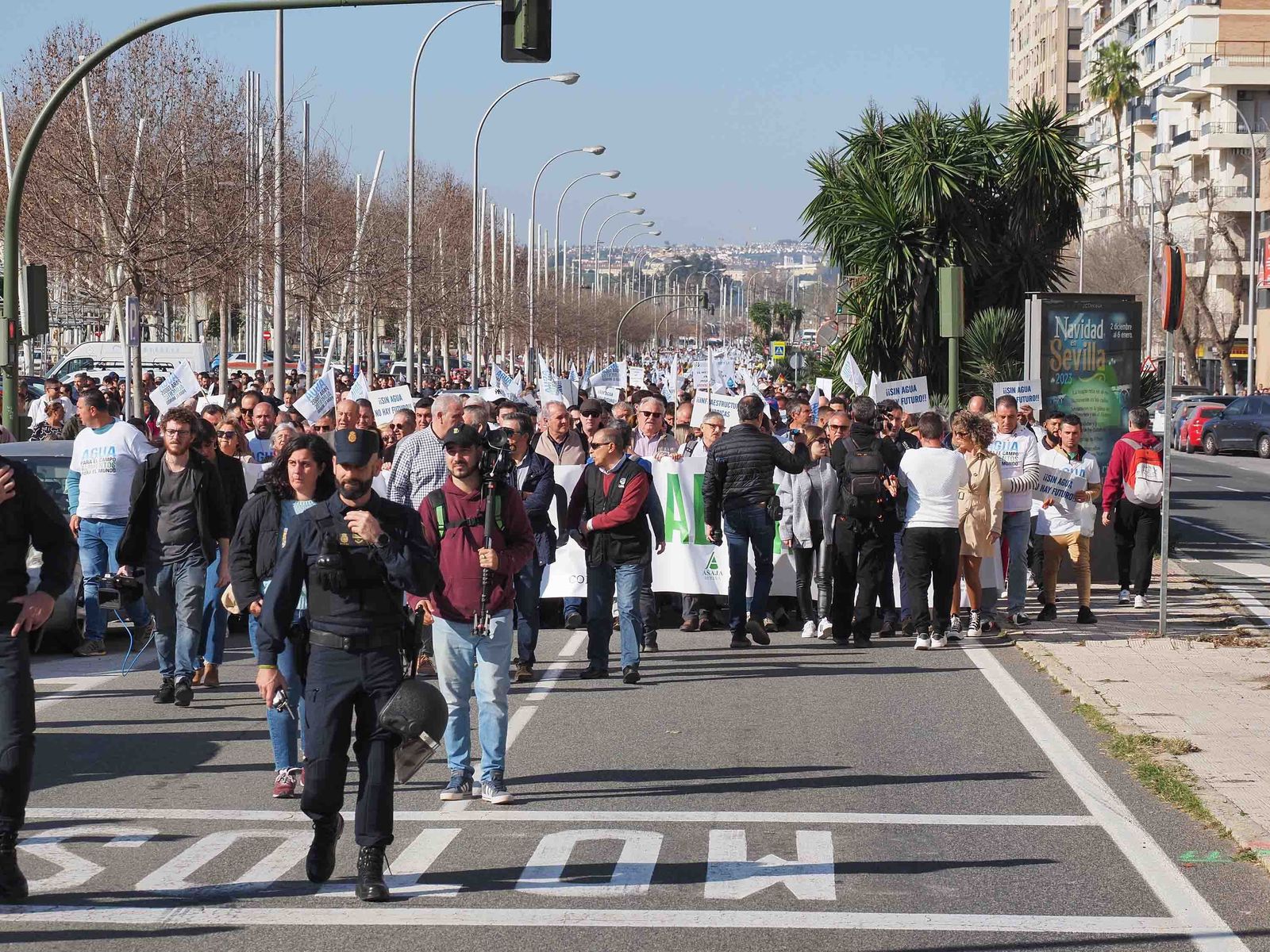 Las mejores imágenes de la manifestación de los agricultores de Huelva en Sevilla
