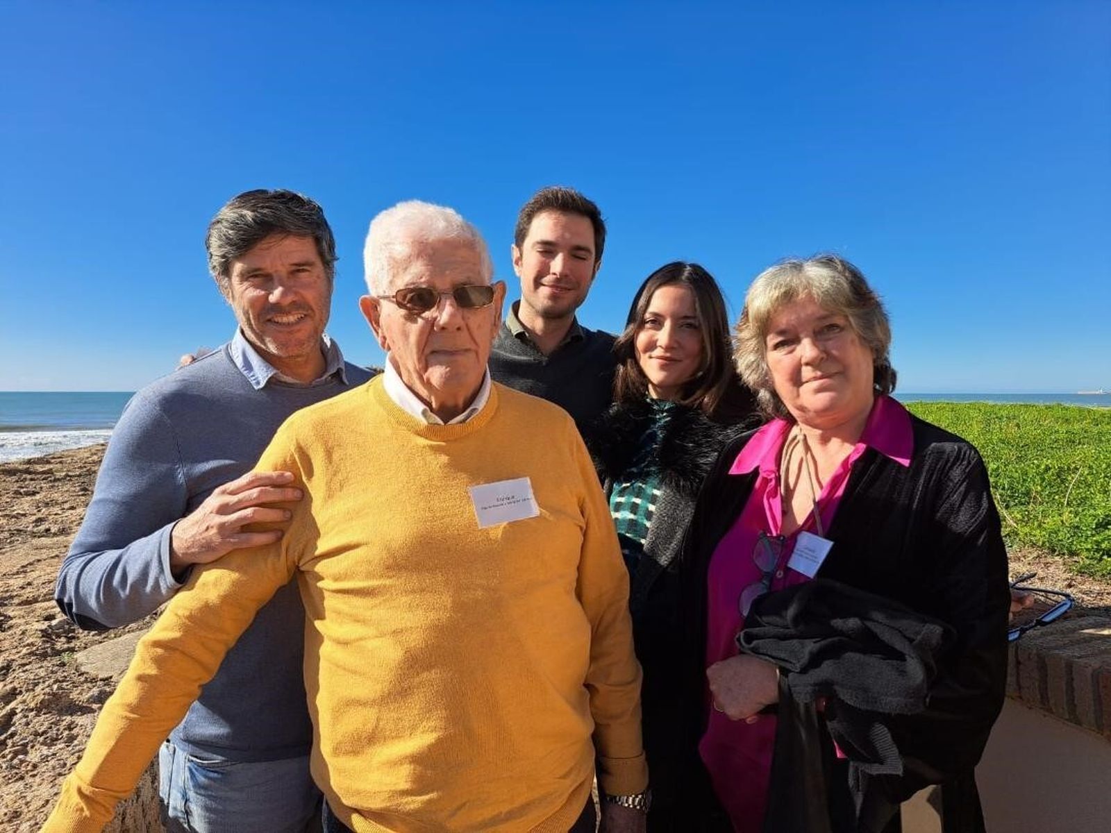 Enrique de Sobrino González con sus hijos Enrique y Consuelo, su nieto Rafael y su novia Marta.