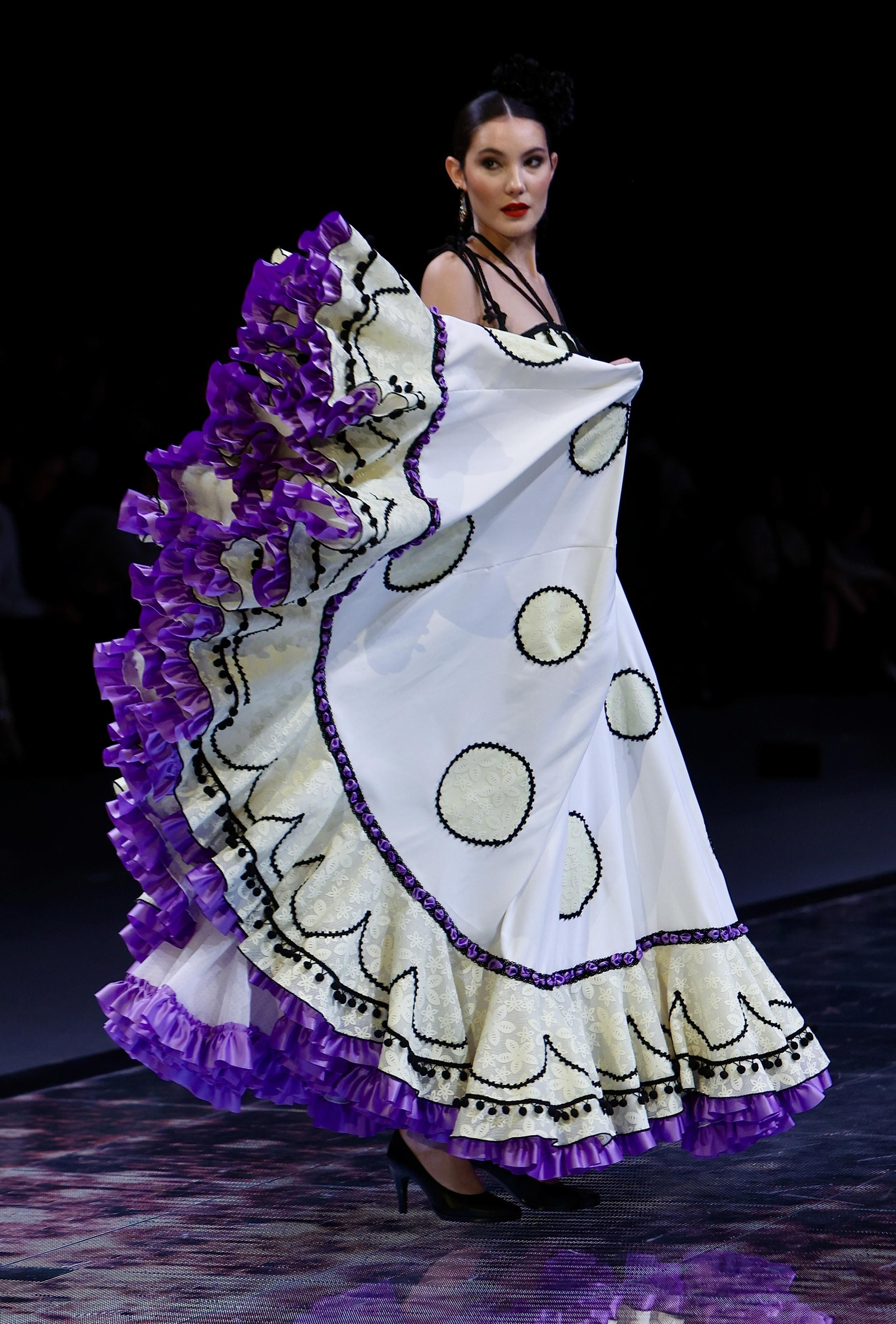 Desfile de Inma Castrejón en SIMOF 2024, todas las fotos