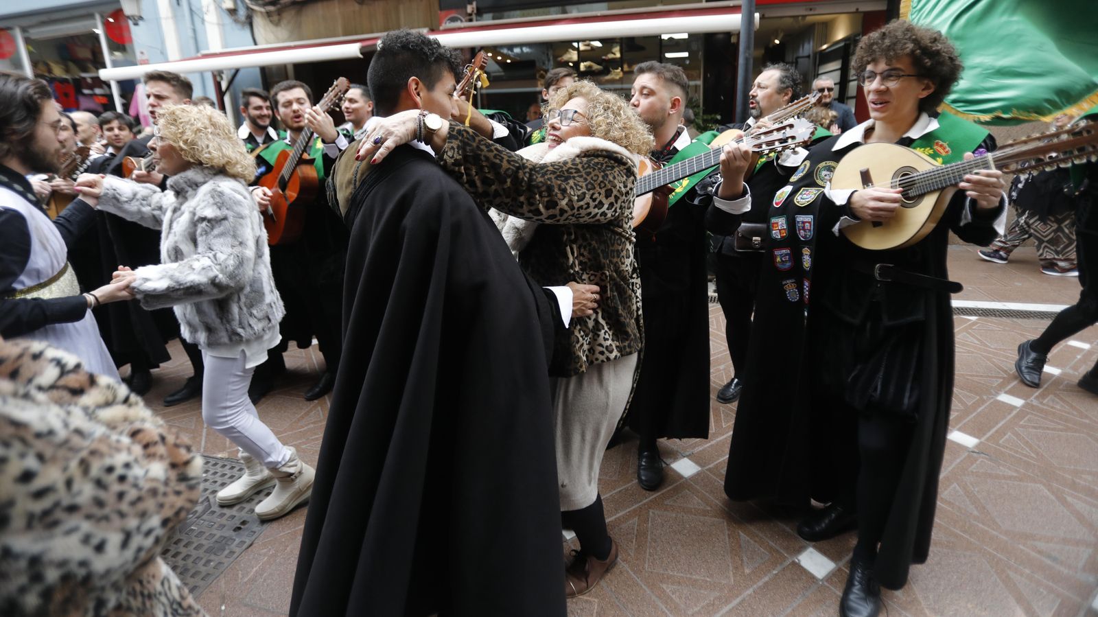 Las fotos del Pasacalles de Tunas en La Línea