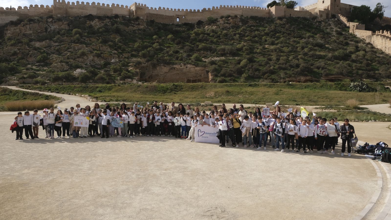 Imágenes de 'Versos por la Paz', en el Parque de La Hoya de Almería