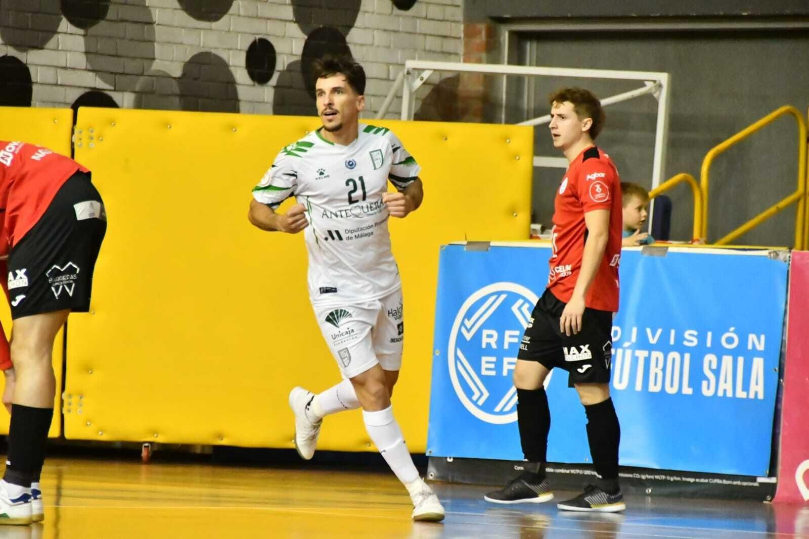 El UMA Antequera brilla en Martorell (2-7)