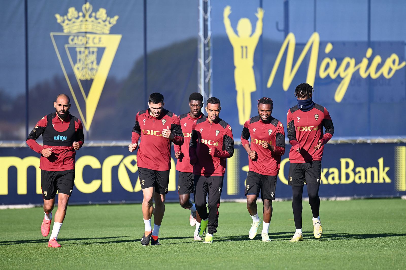 Una sesión del Cádiz en El Rosal.