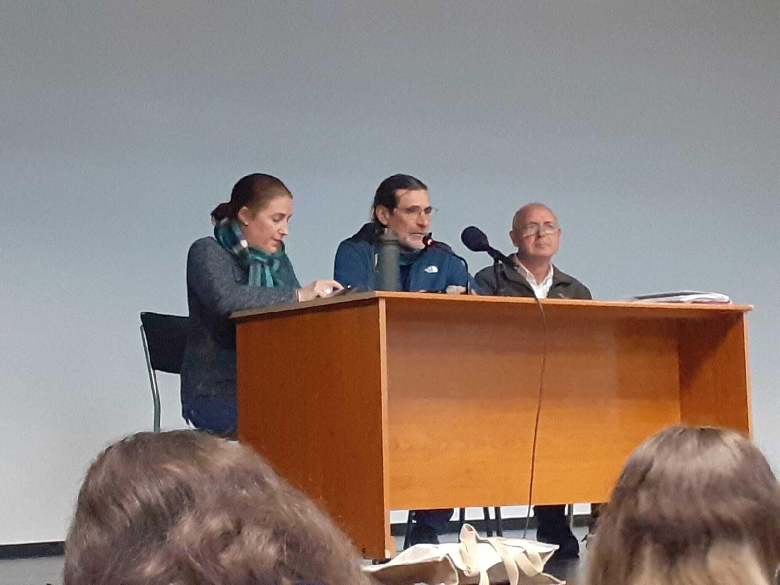 Daría Romero, Miguel Aparicio y Francisco Casero, en la asamblea de la plataforma Unidos por el Agua.