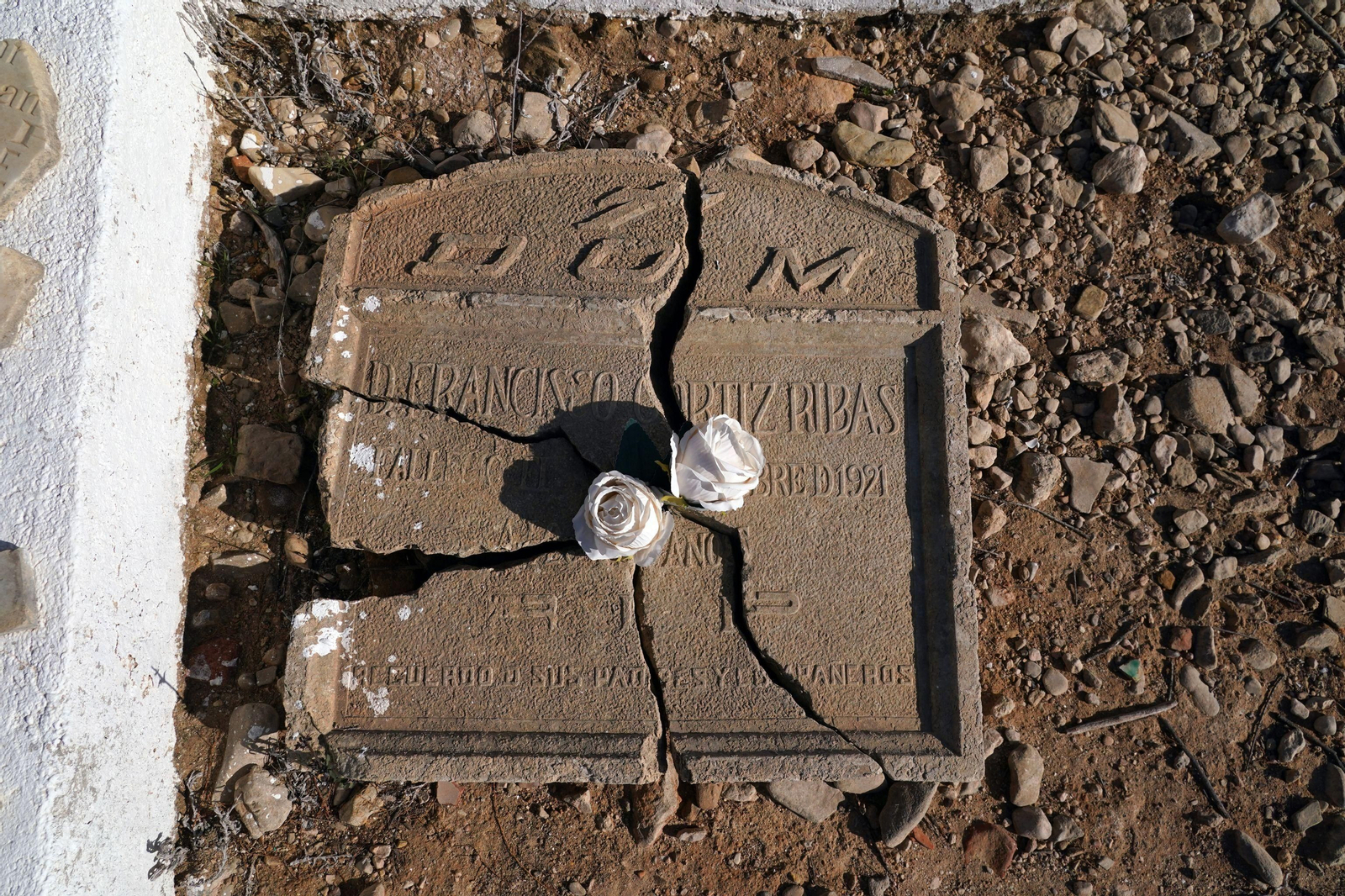 Los efectos de la sequía en el pantano de Guadalteba, en fotos