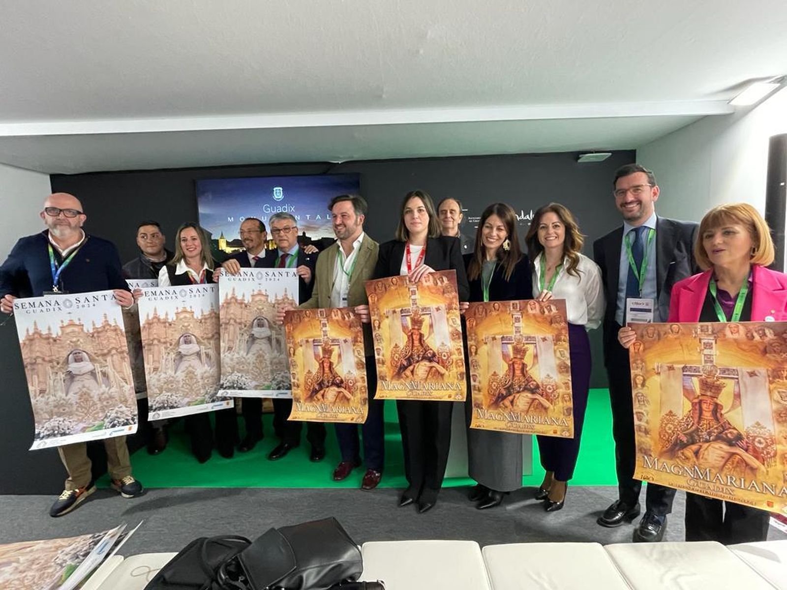 Las autoridades de Guadix en la presentación del municipio en Fitur.