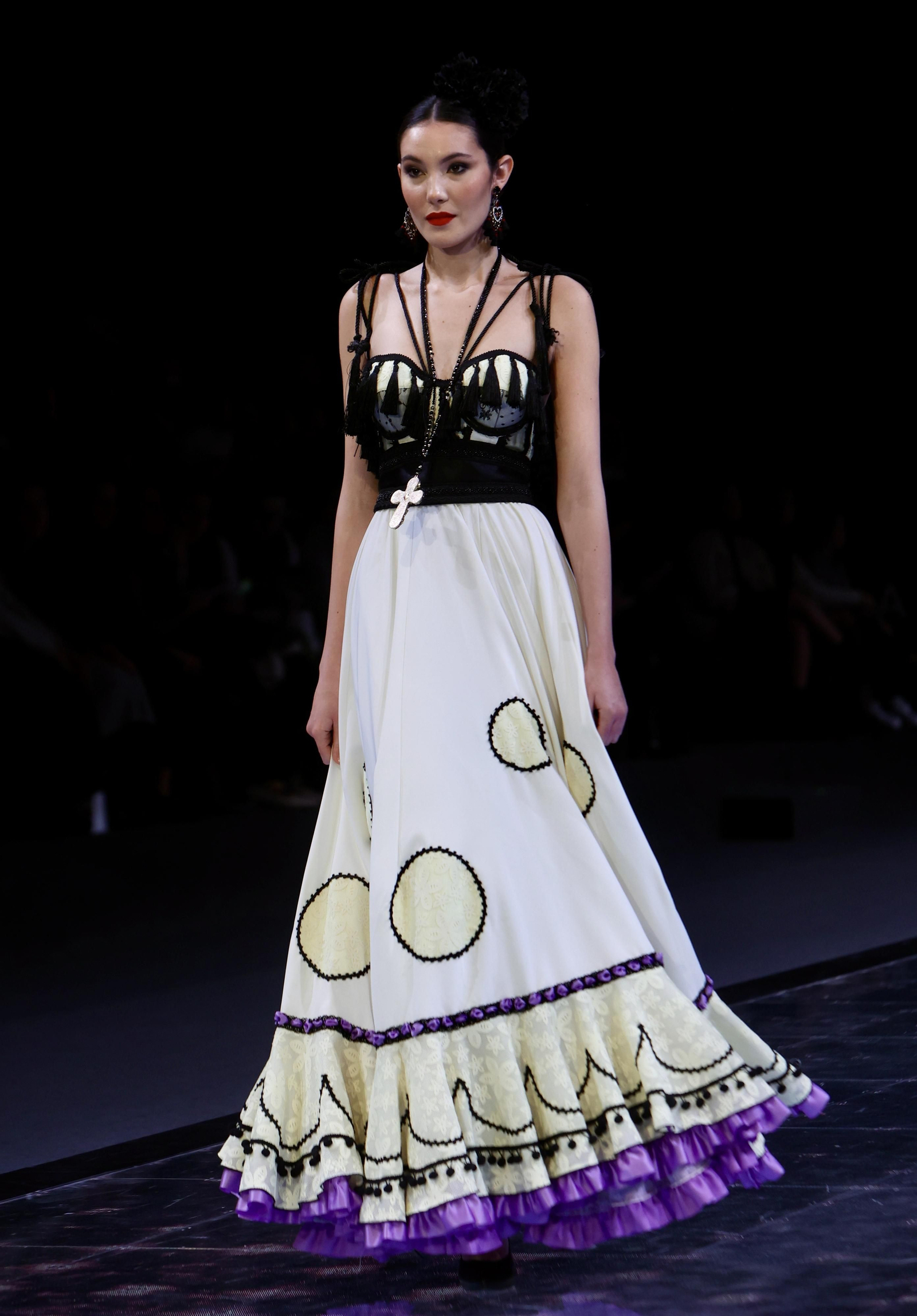 Desfile de Inma Castrejón en SIMOF 2024, todas las fotos