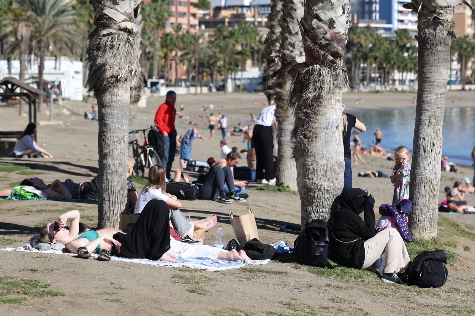 Enero y... día de playa en Málaga: la subida de las temperaturas deja estas imágenes