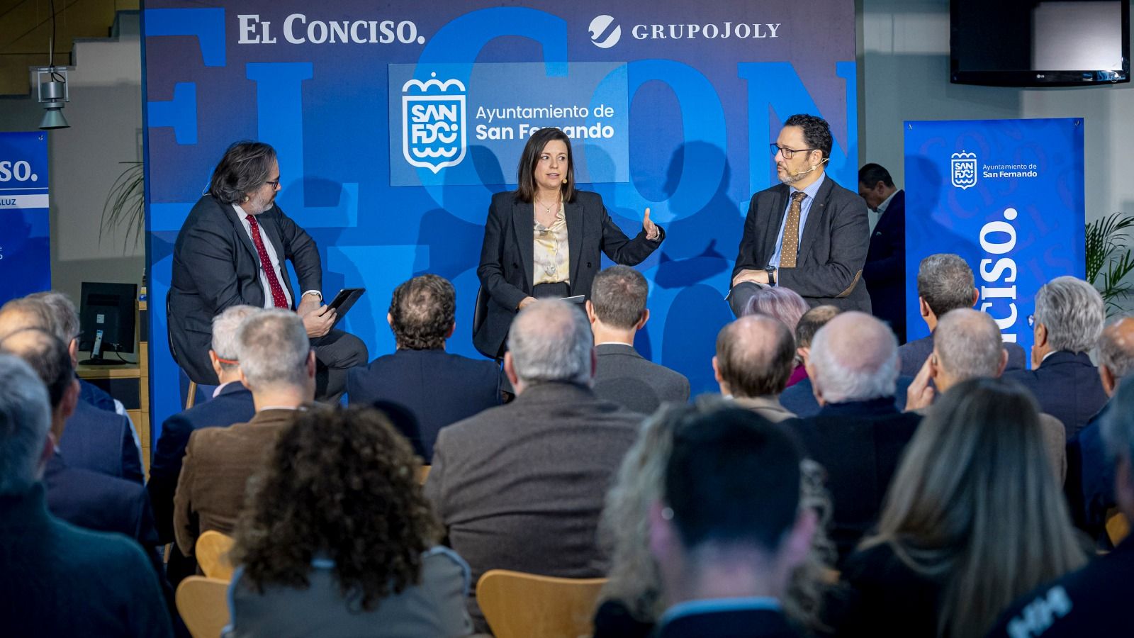 Presentación de 'El Conciso' en San Fernando, en un acto con la alcaldesa, Patricia Cavada, y el presidente de la CEC, José Andrés Santos.