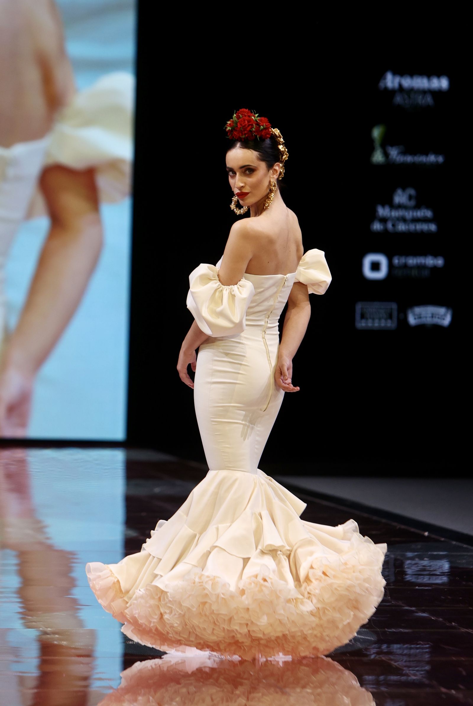 Desfile de Rosa Pedroche en SIMOF, todas las fotos