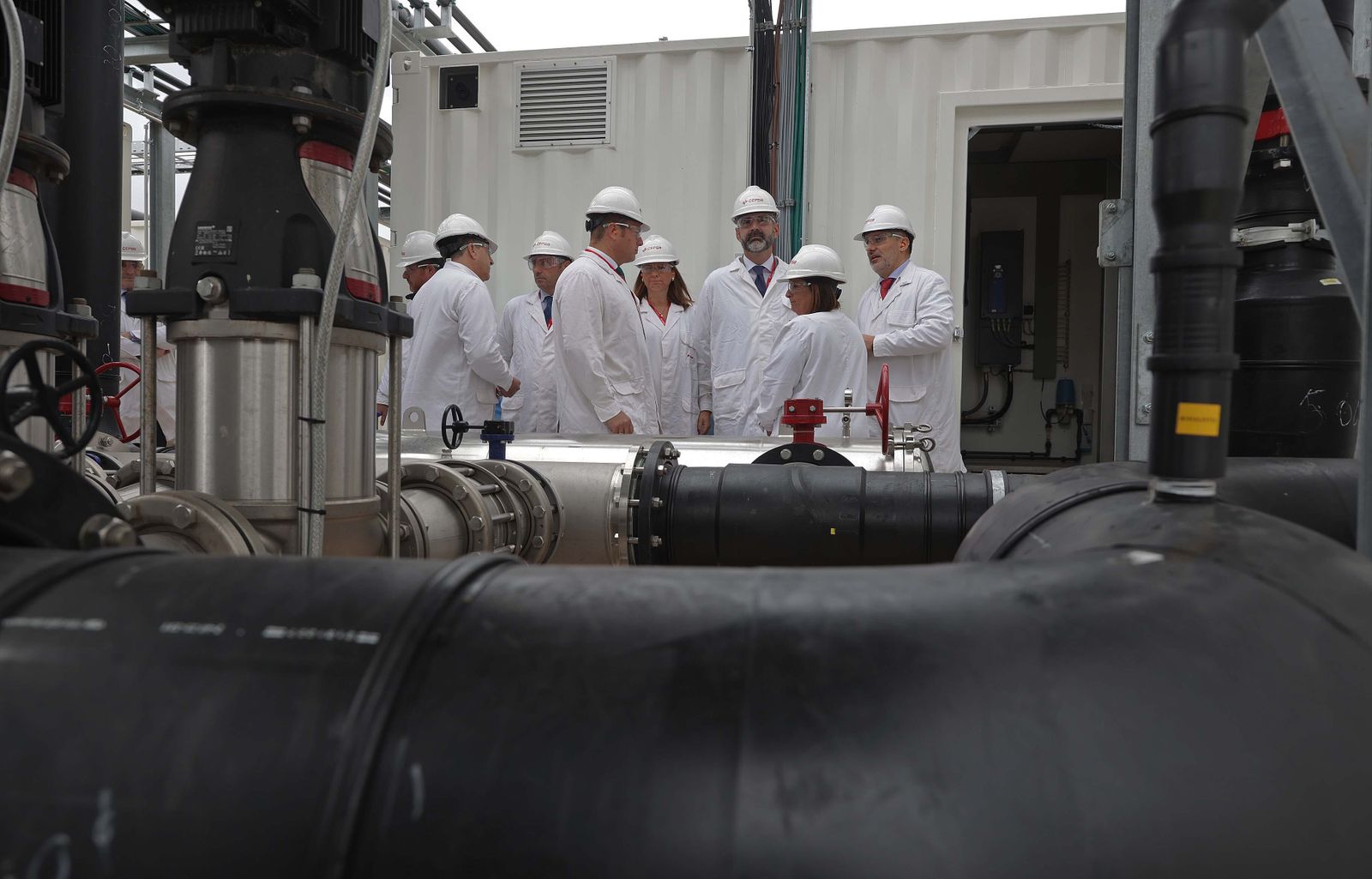 Imágenes de la inauguración de la nueva planta de reutilización de agua de Cepsa