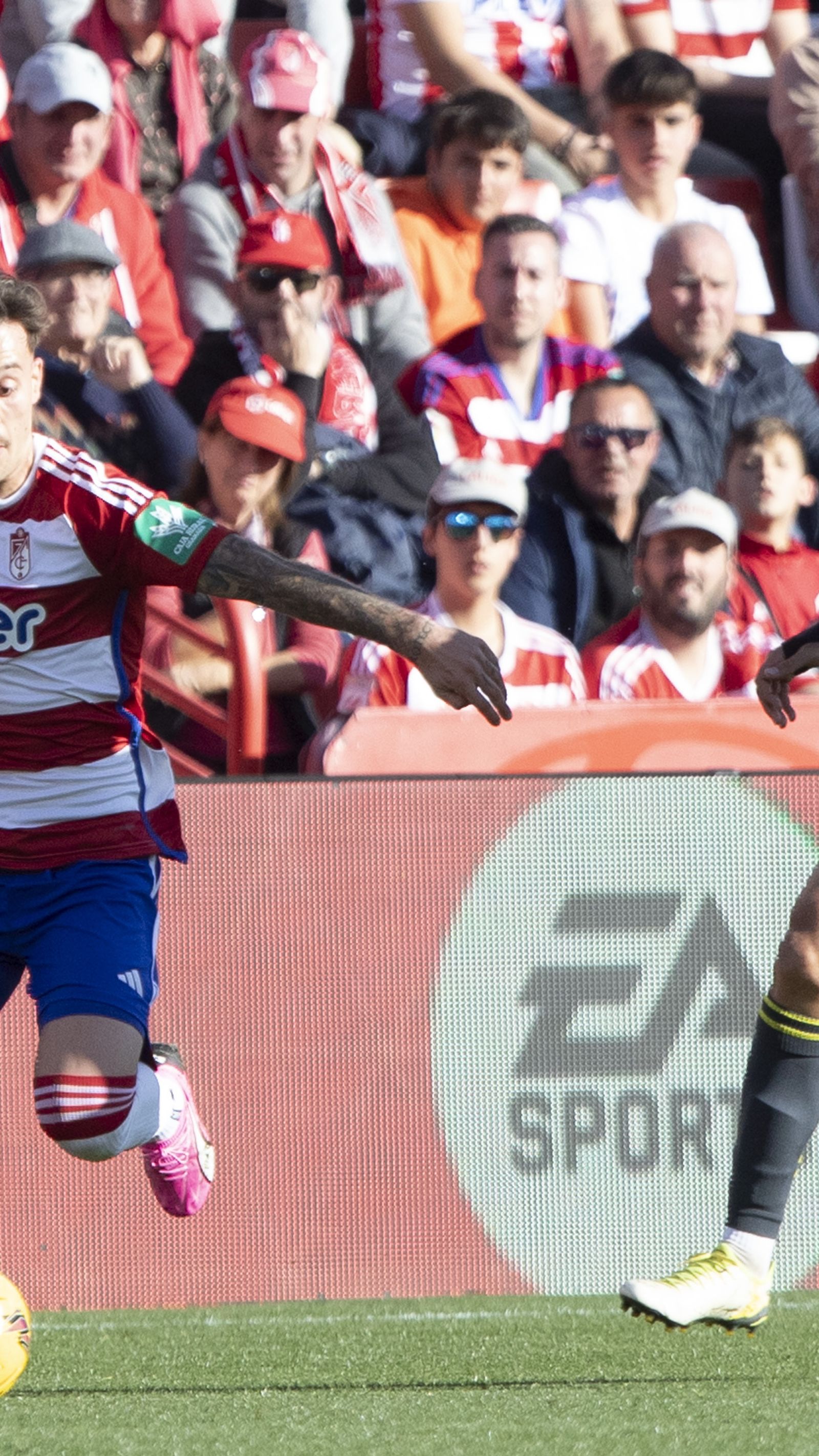 Ricard trata de superar a un contrario.