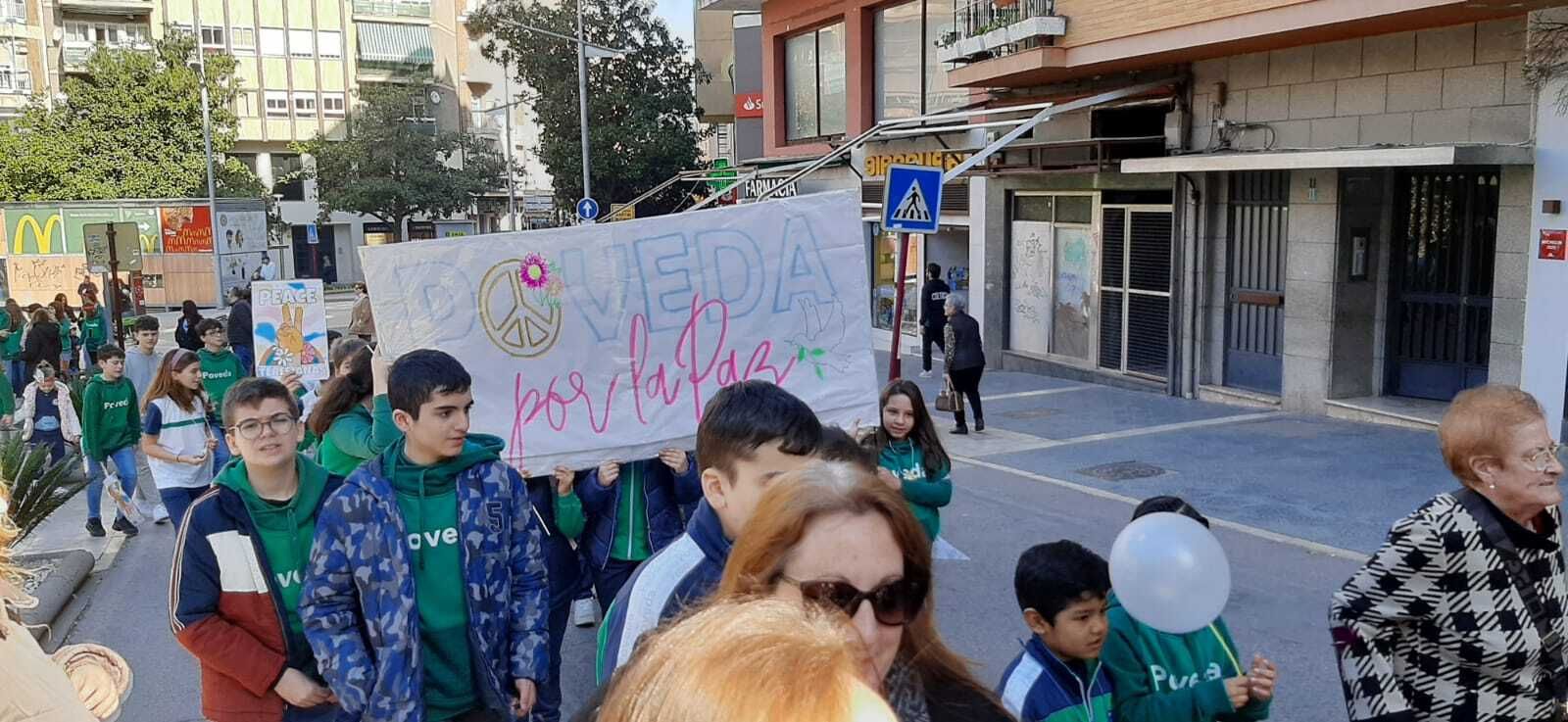 Así ha sido la caminata por la paz del colegio Pedro Poveda de Jaén
