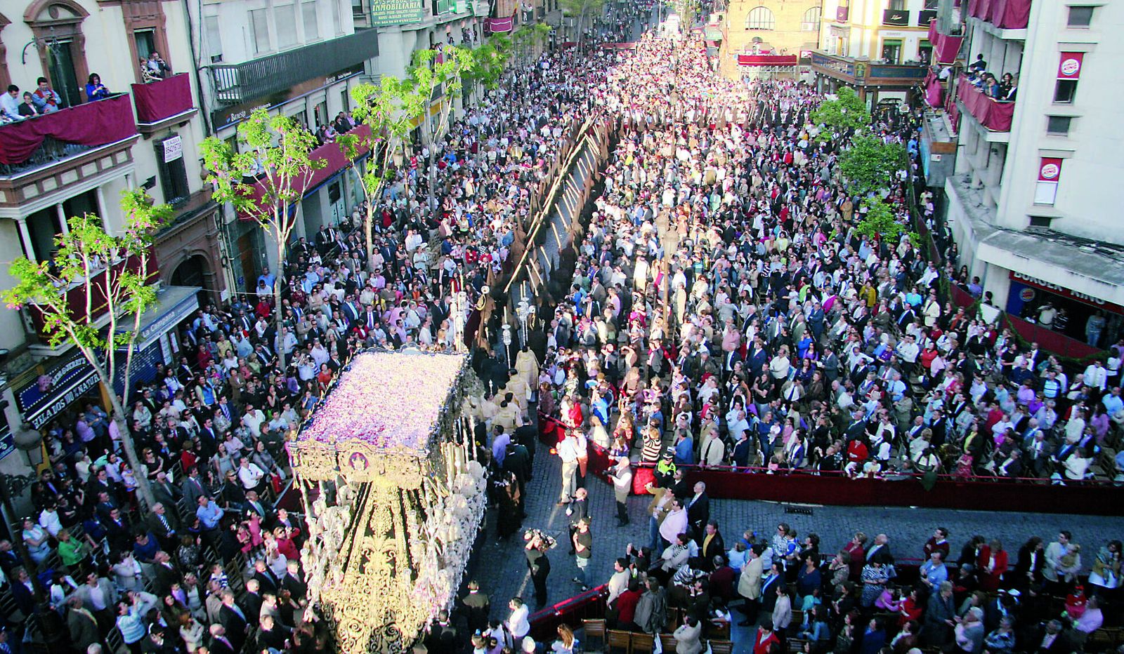 La Plaza de la Campana, inicio de la carrera oficial de la Semana Santa de Sevilla.