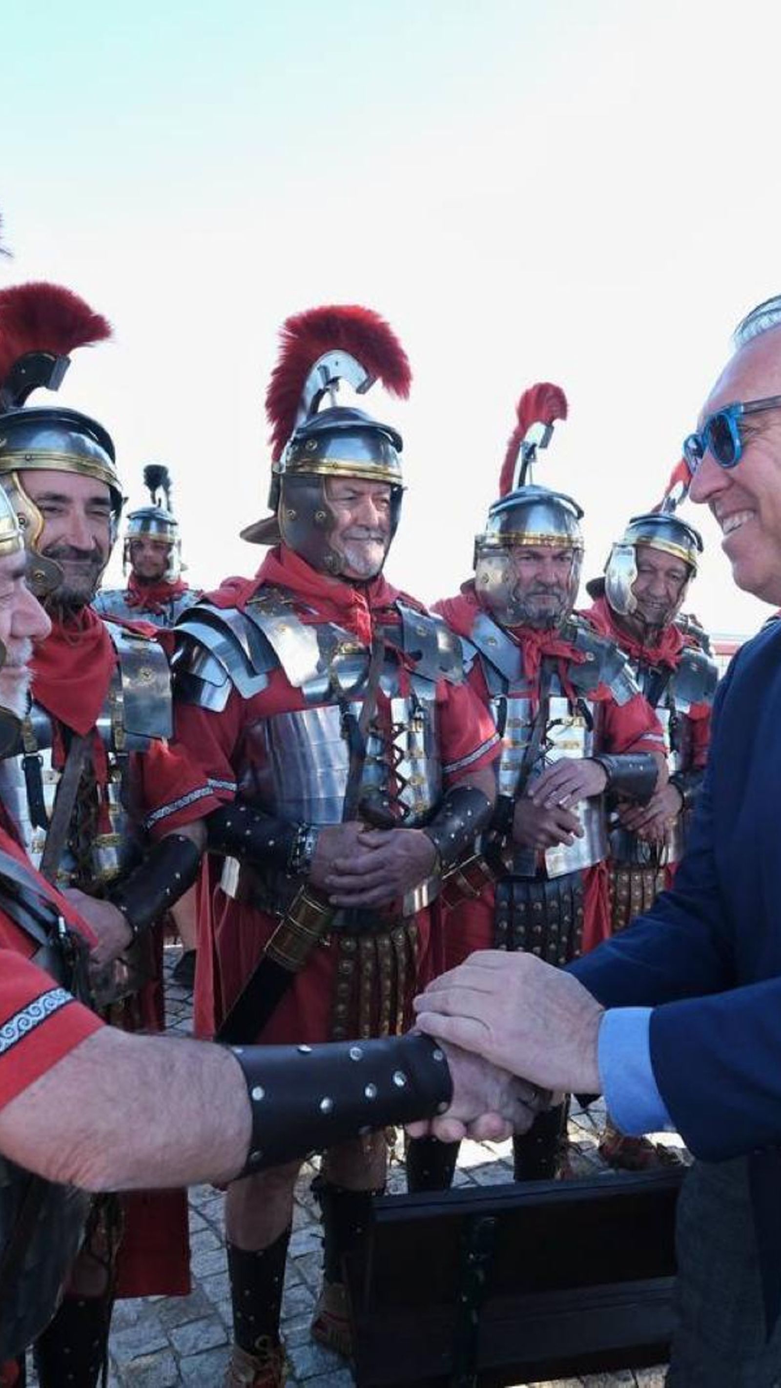 El consejero de Turismo, Cultura y Deporte, Arturo Bernal, ha participado este sábado en las actividades divulgativas programadas por el Conjunto Arqueológico de Itálica