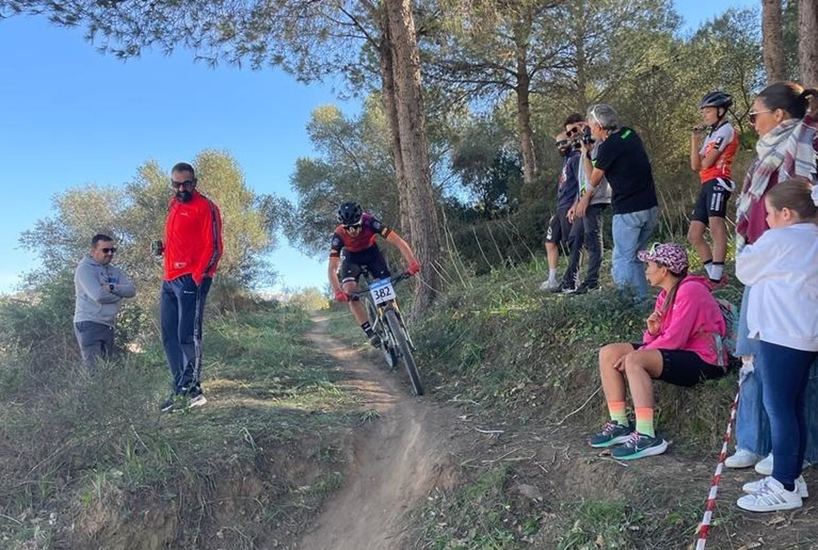 El público pudo seguir en primera fila las maniobras de los participantes.