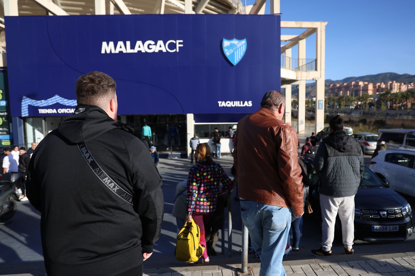 Las fotos de las colas para el Recreativo Granada-Málaga