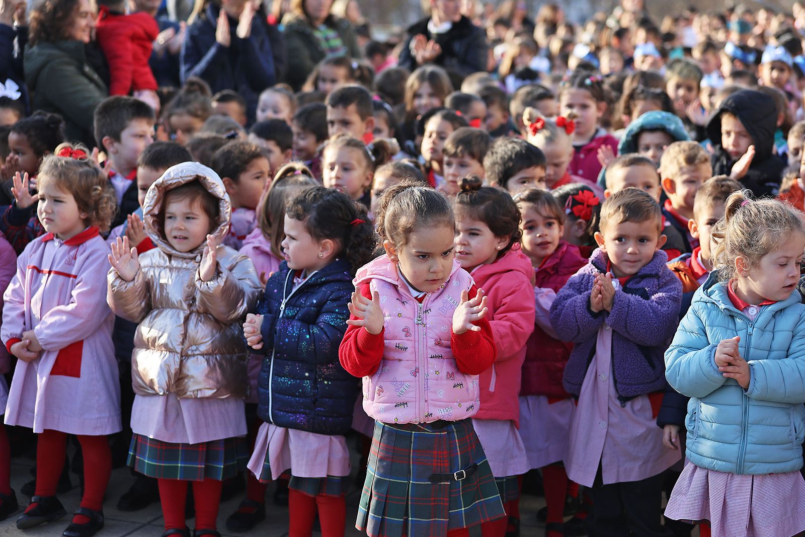 Imágenes del acto del Día a la No Violencia y la Paz del Colegio La Hispanidad