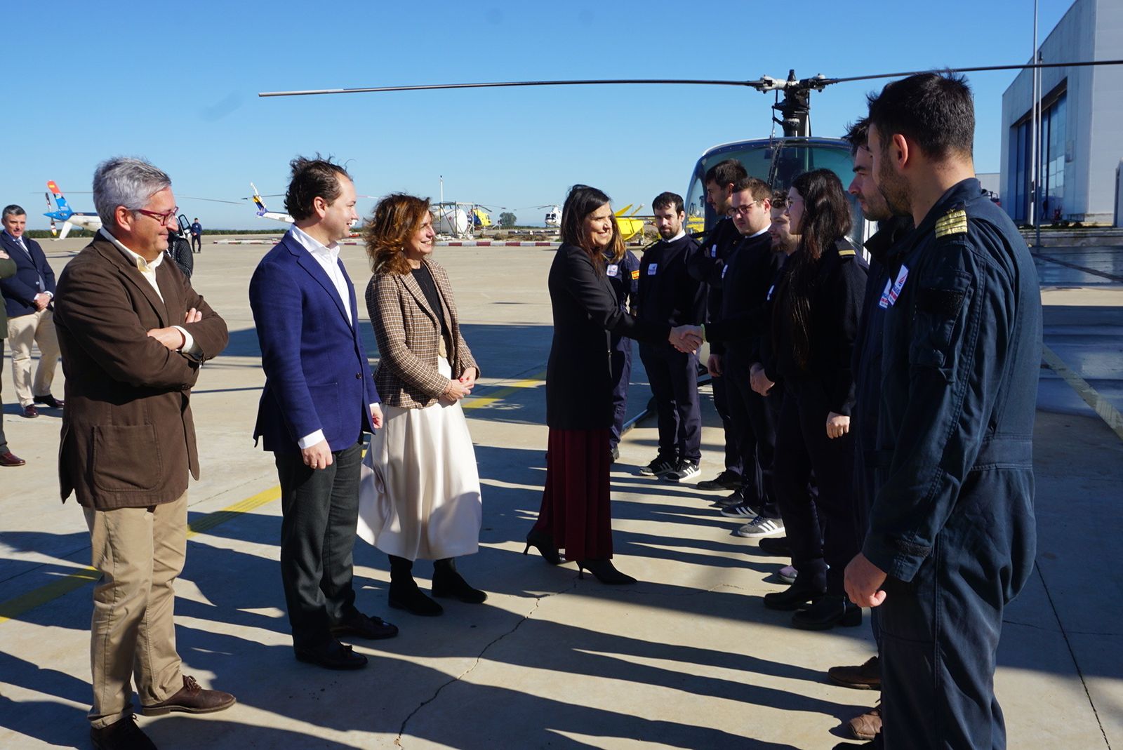 Visita de María Dolores Gálvez a Pegasus, en Palma del Río.