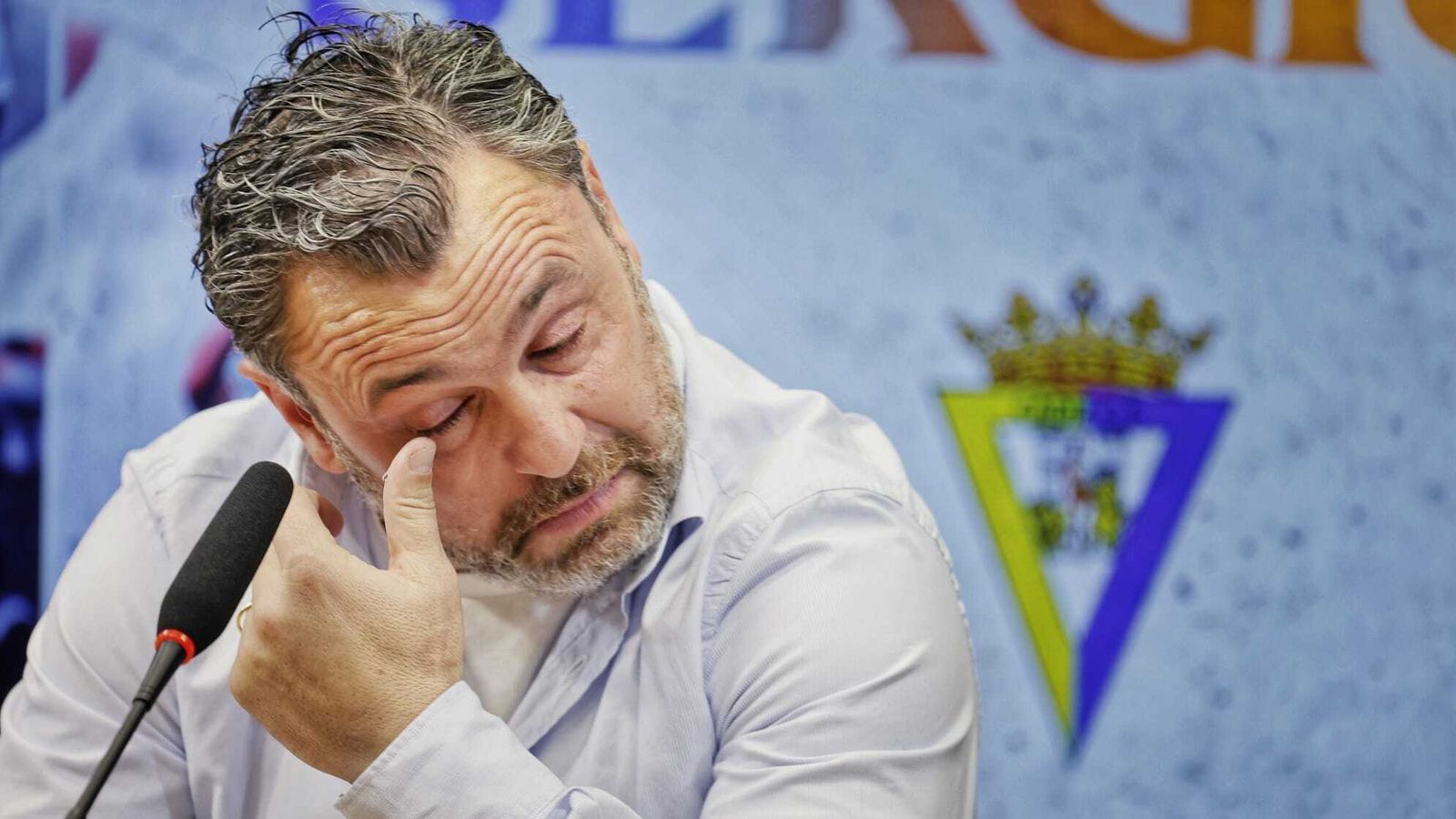 Sergio González emocionado en el acto de su despedida.