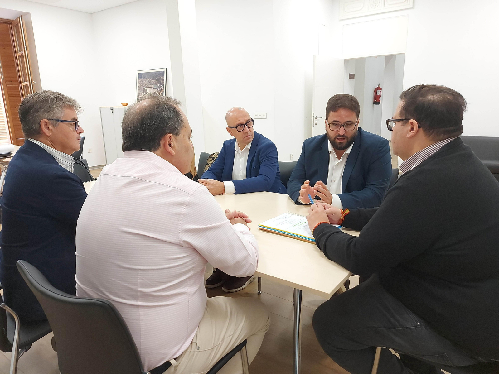 La Mancomunidad y Aecost trabajan en una estrategia común para unir a empresarios y comerciantes de la Costa de Granada