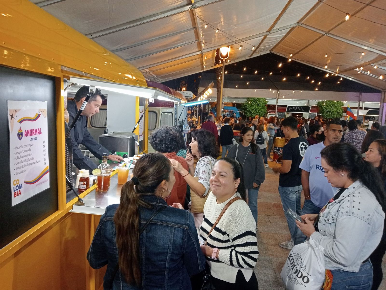 Uno de los Food Truck de la Plaza de la Soledad.