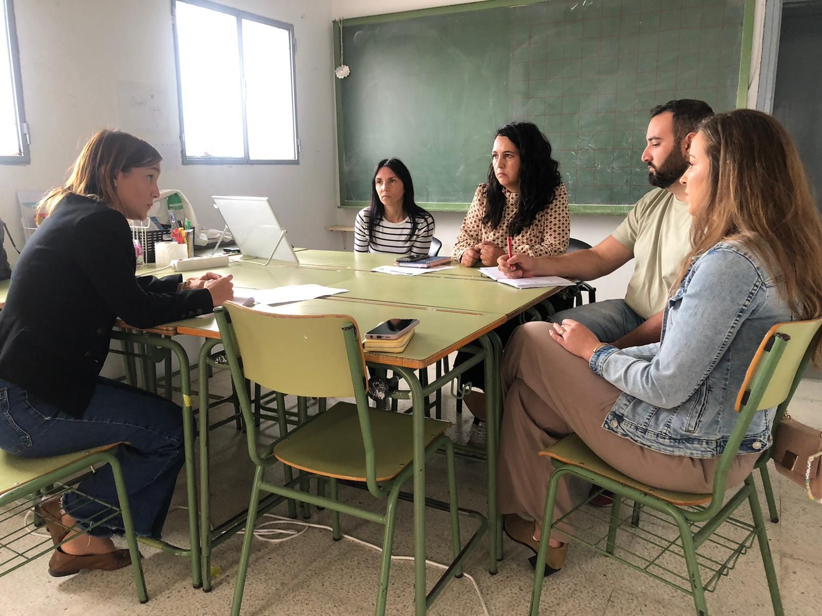 Encuentro con la parlamentaria Olga Manzano.