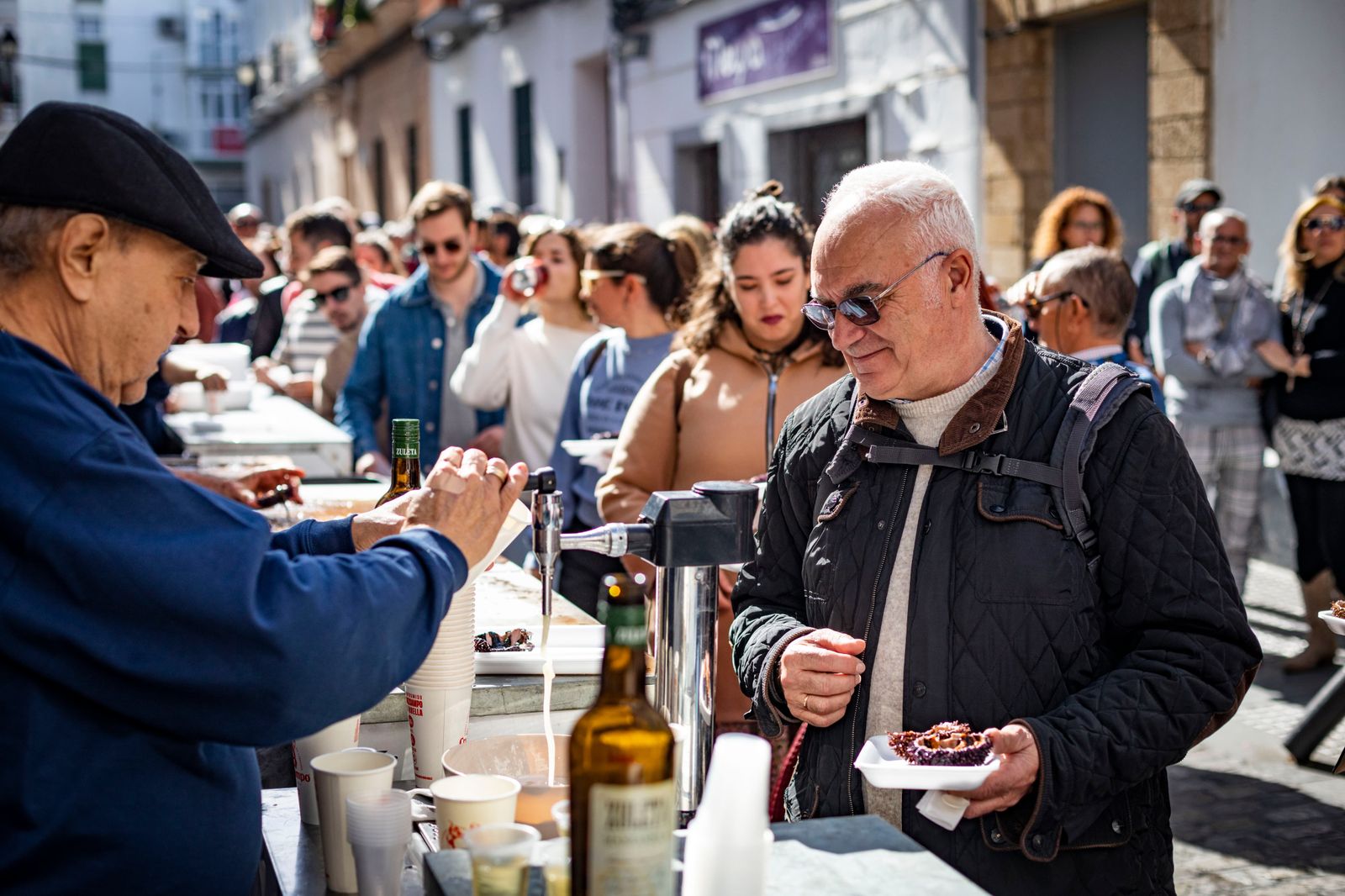 Búscate entre las mejores imágenes de la Erizada 2024 del Carnaval de Cádiz