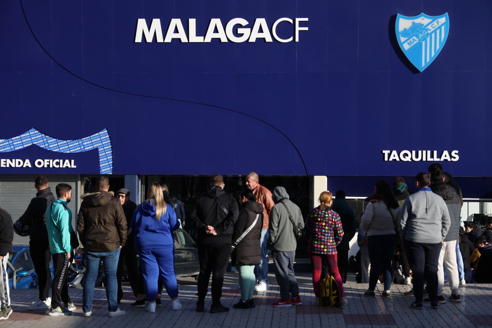 Las fotos de las colas para el Recreativo Granada-Málaga