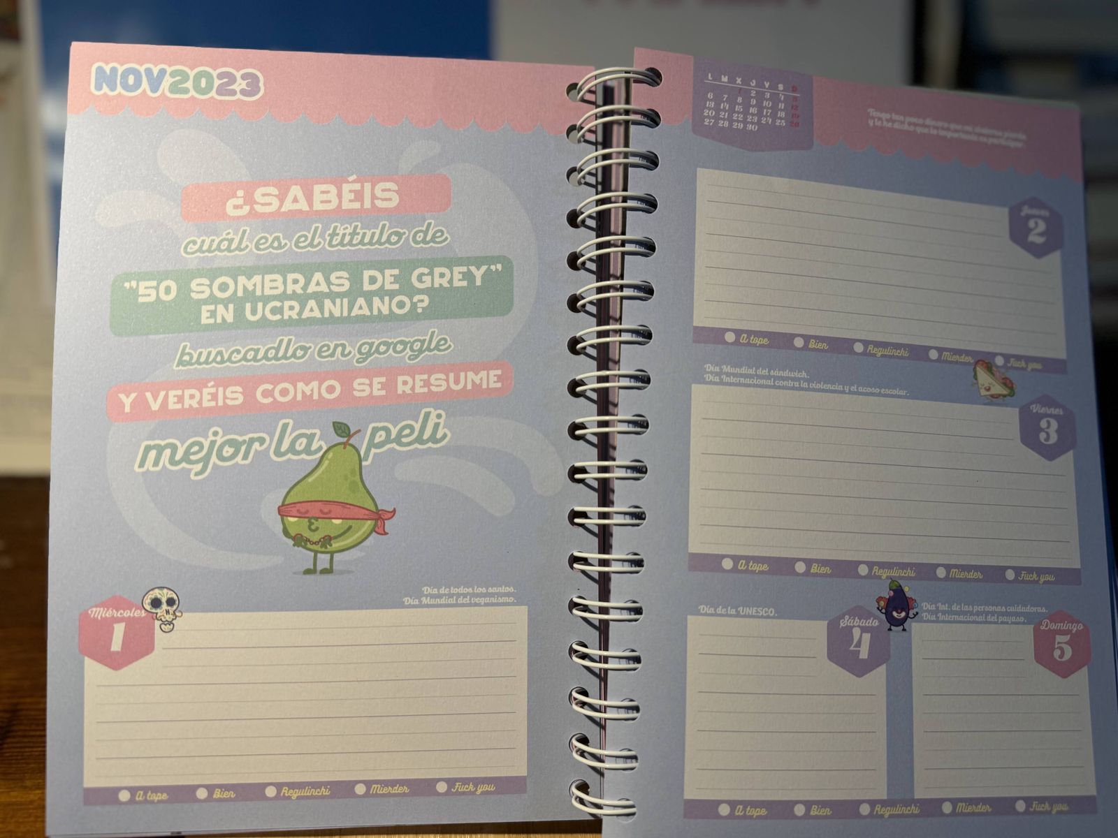 Una de las agendas de adultos repartidas en la cabalgata de Reyes en San Fernando.