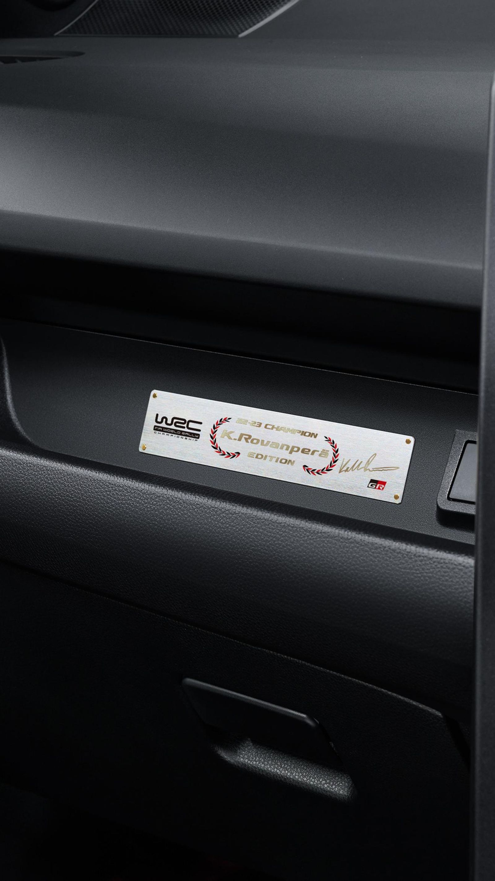 Lamentablemente, las chapas del salpicadero no están numeradas, con lo que se pierde algo de unicidad.