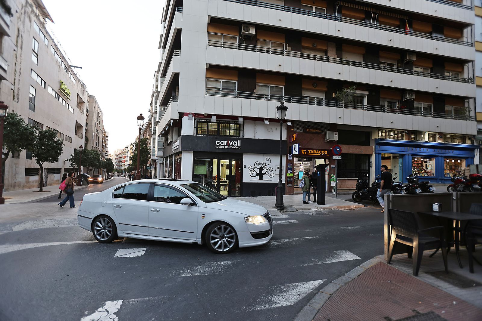 Imágenes de los trabajos realizados en la segunda fase de cambio de sentido de calles de HUelva