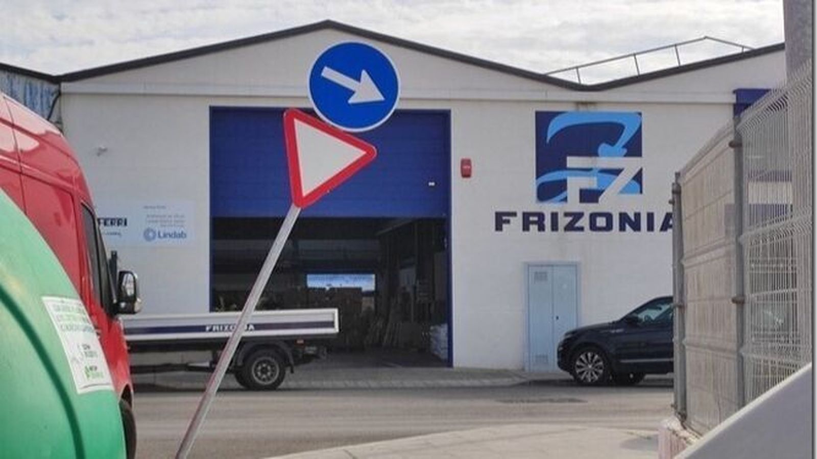 Señal de tráfico en mal estado, en una imagen divulgada hace unos días por la comunidad de propietarios del polígono de Fadricas.