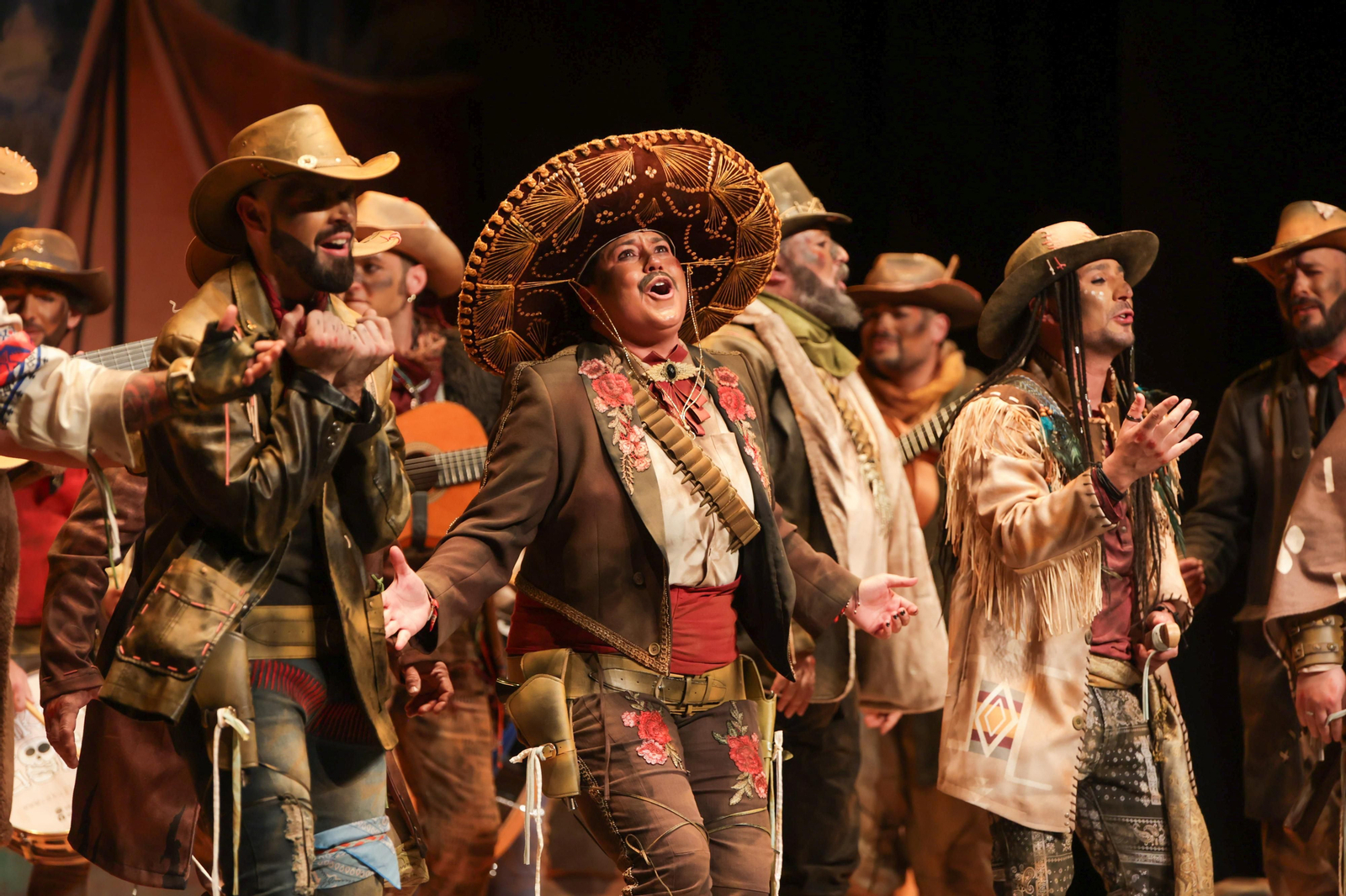 Imágenes de la actuación de la comparsa de Huelva "Los Renegaos" en el Carnaval Colombino