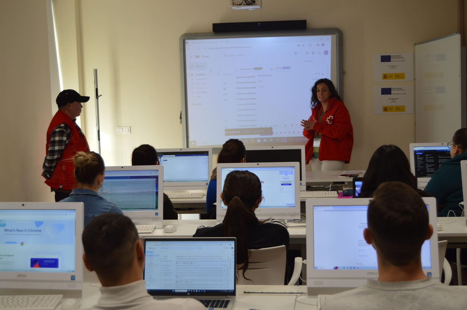 Formación del proyecto 'Click_A Vuela' de Cruz Roja para reducir la brecha digital.