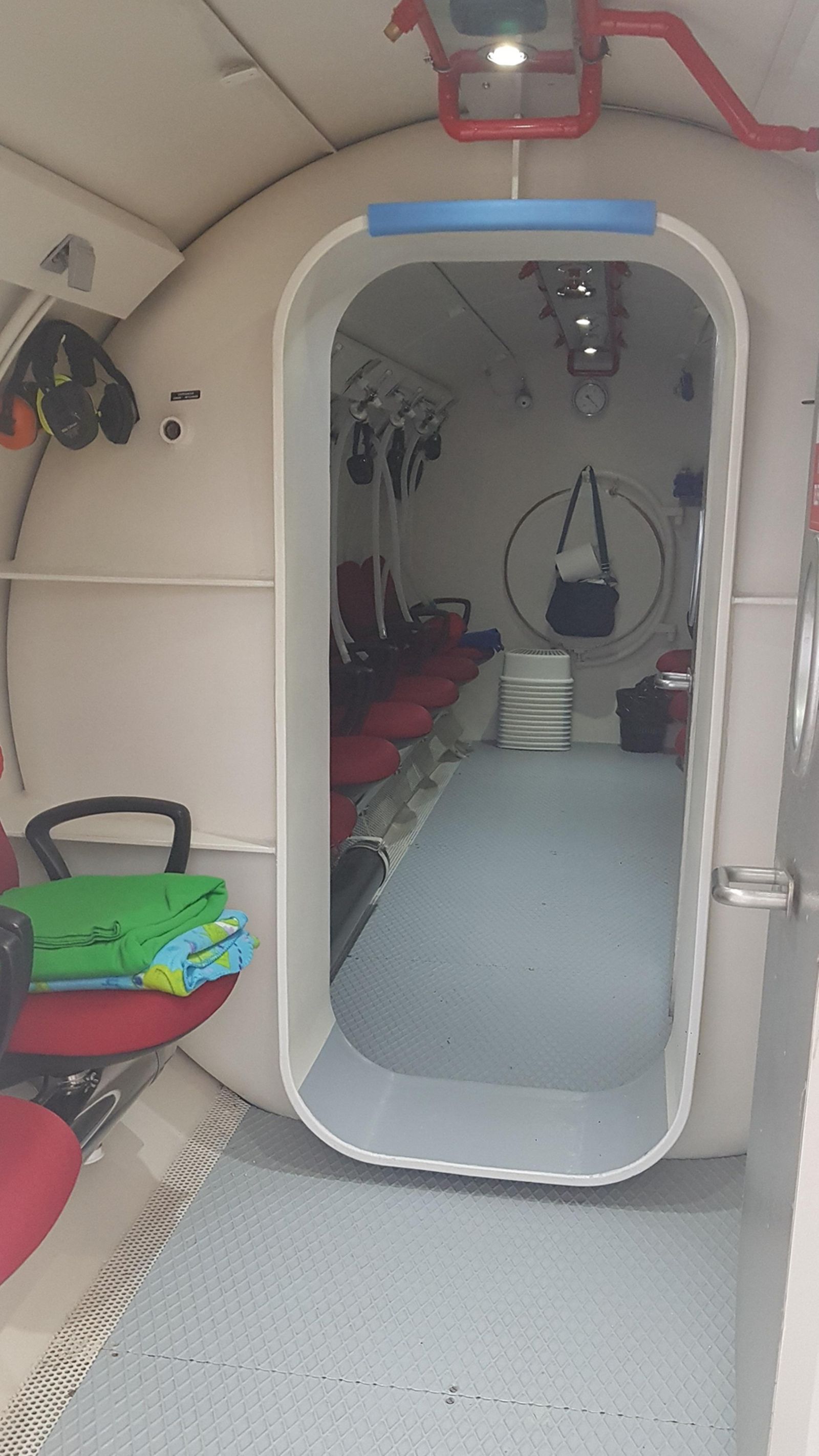 Interior de la Cámara Hiperbárica del hospital de San Carlos, en una imagen de archivo.