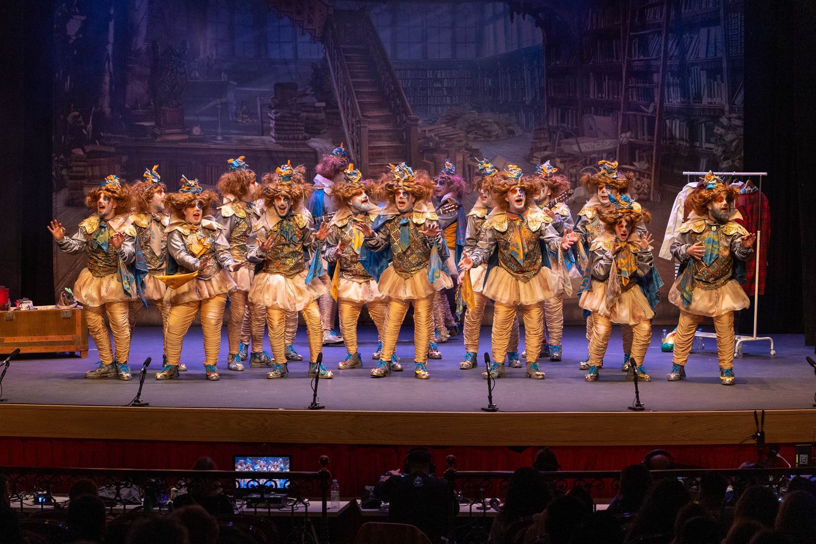 Imágenes de la actuación de la comparsa  de  Dos Hermanas "Feberillo el loco" en el Carnaval Colombino