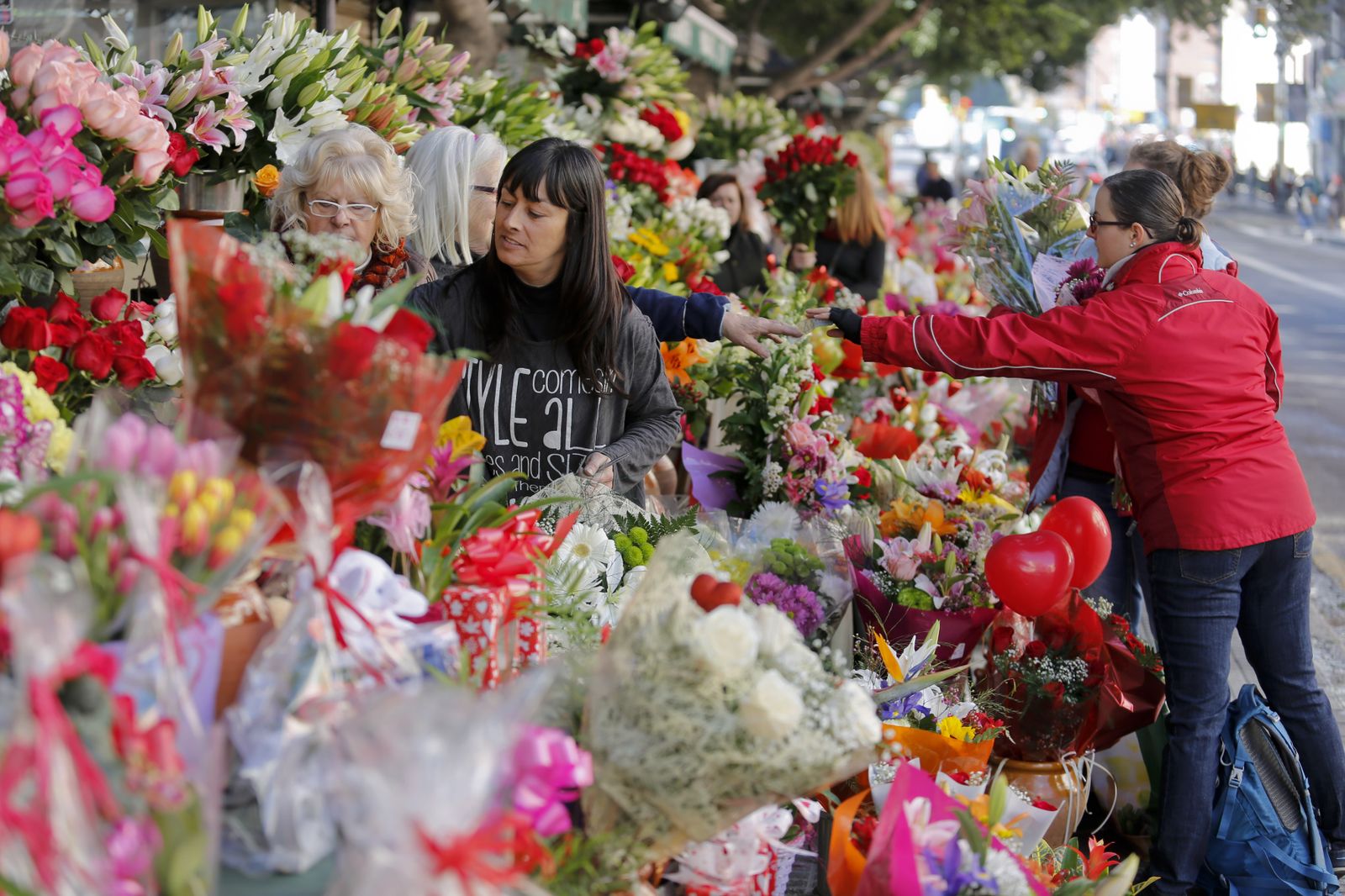 Flores y globos de San Valentín.
