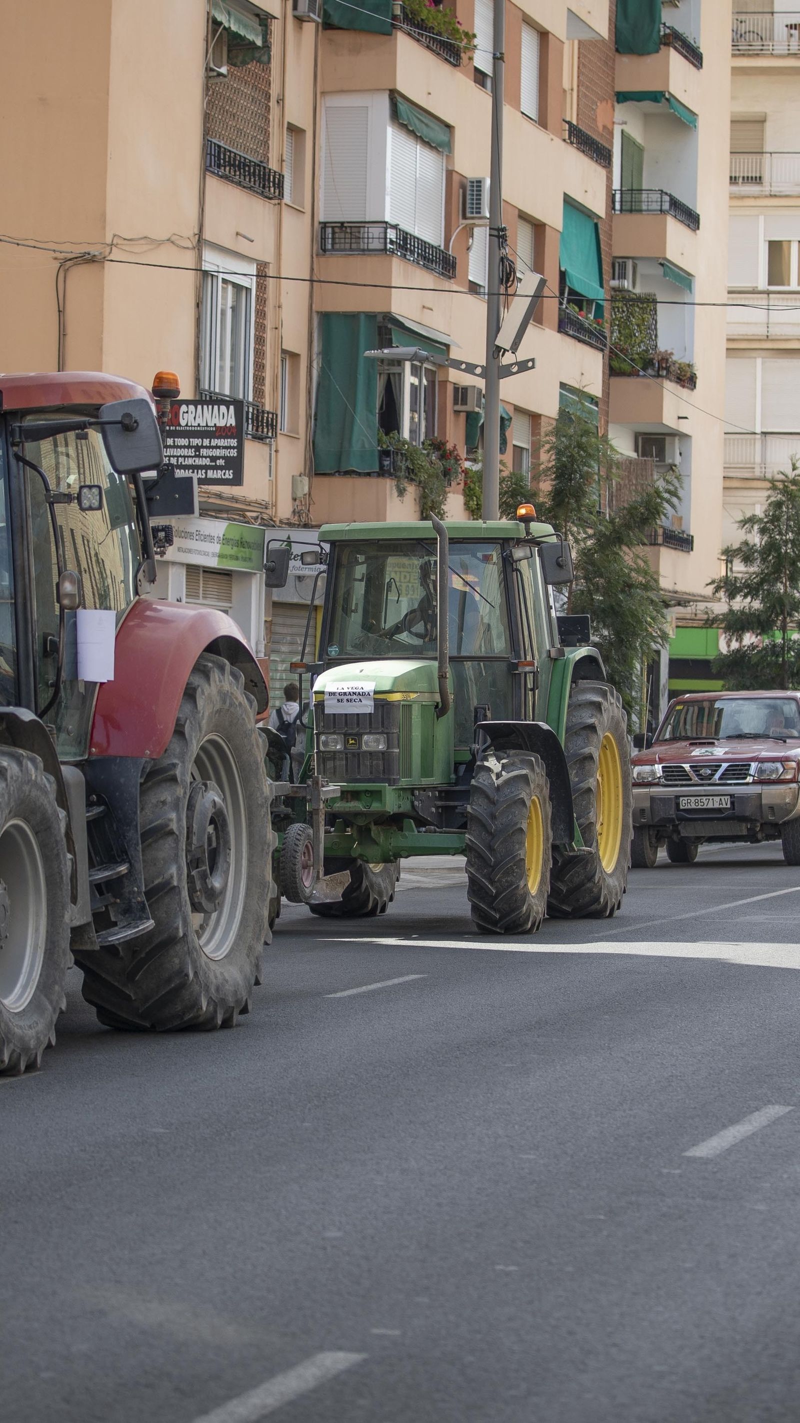 Imagen de archivo de una tractorada  en Granada  para reclamar el riego de los cultivos de la Vega con aguas regeneradas