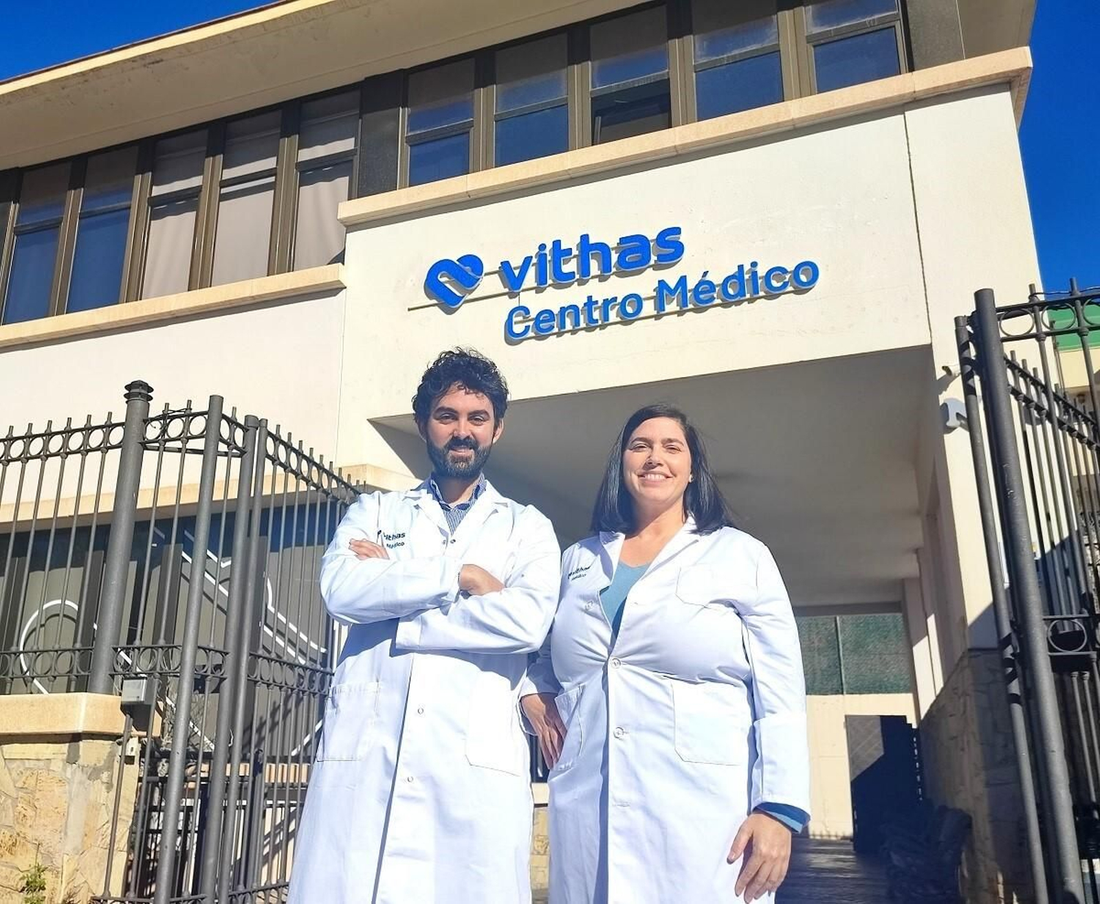 El doctor Carlos Rocha de Lossada y la doctora Marina Rodríguez Calvo de Mora, especialistas de Vithas.