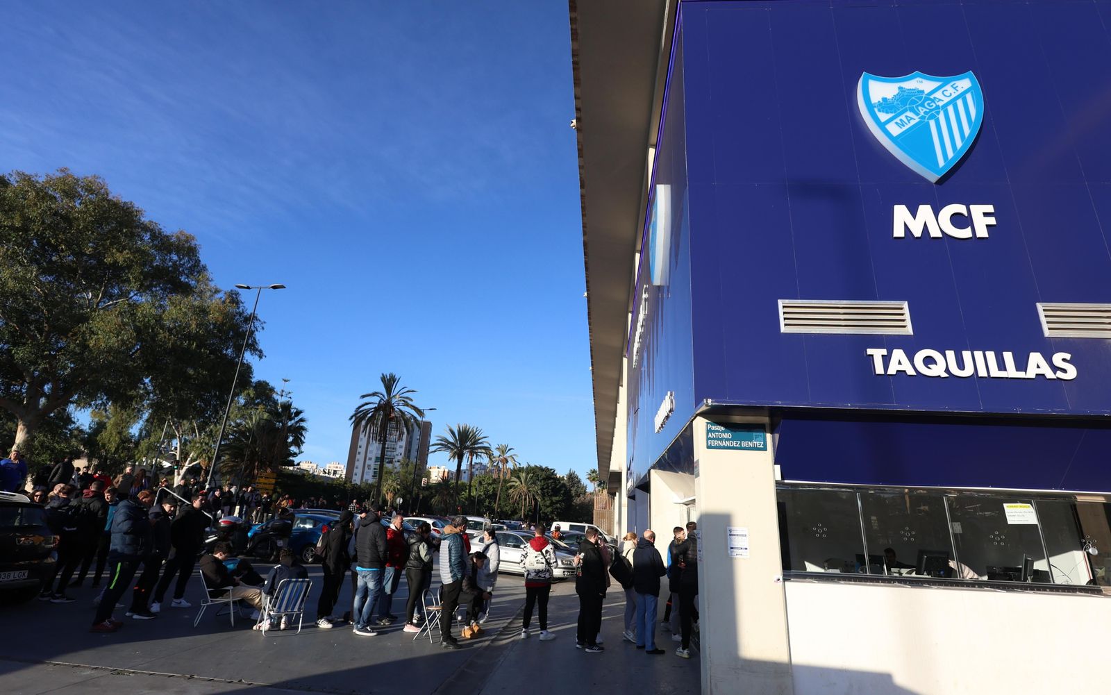 Las fotos de las colas para el Recreativo Granada-Málaga