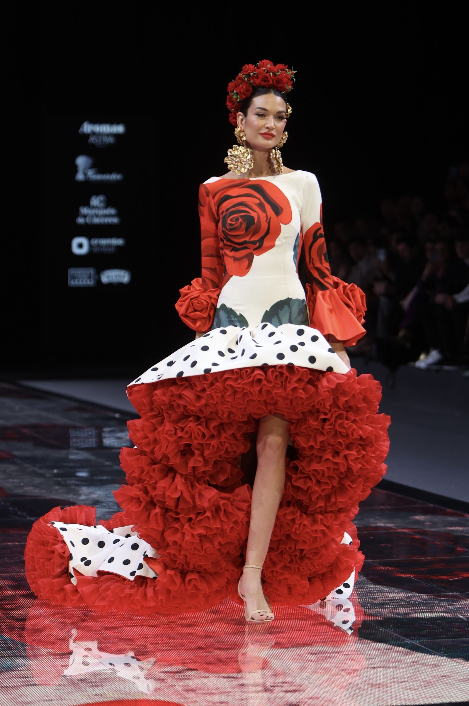 Desfile de Rosa Pedroche en SIMOF, todas las fotos