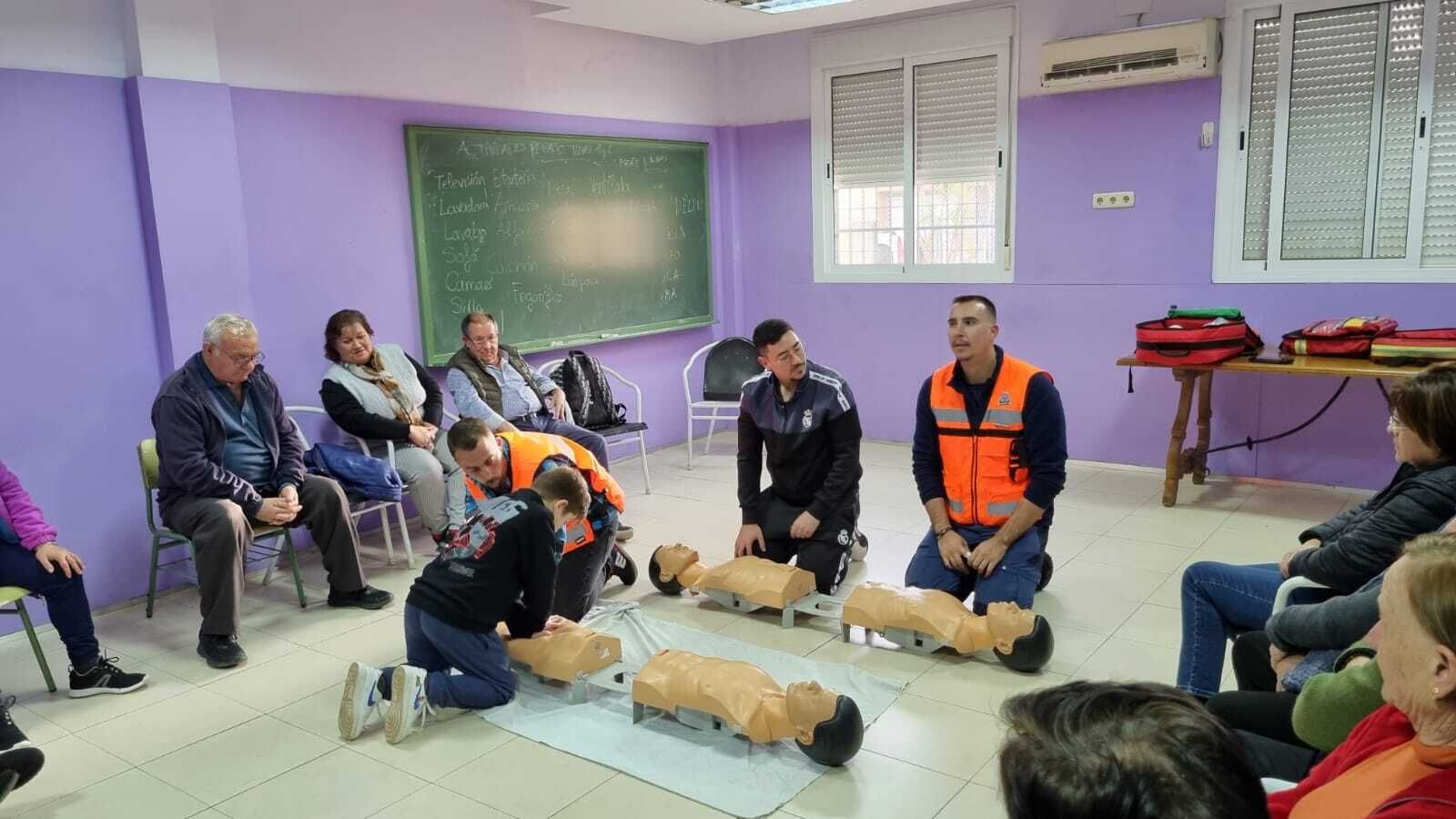 Momento de la clase impartida por  personal de  Protección Civil