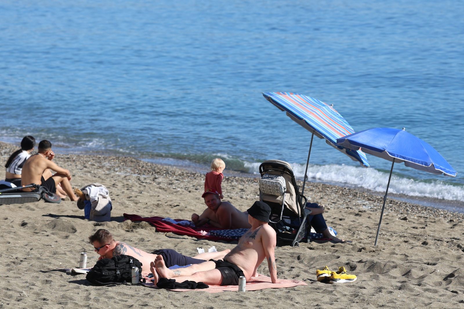 Enero y... día de playa en Málaga: la subida de las temperaturas deja estas imágenes