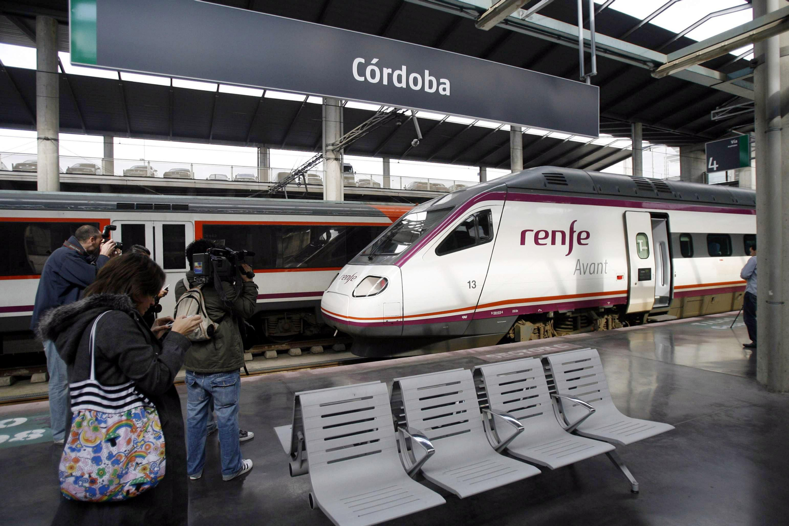 Tren de Renfe en la estación de Córdoba.
