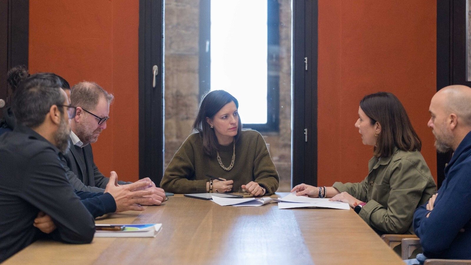 Cavada y Conrado Rodríguez, con el comité de empresa de Veiasa en San Fernando.