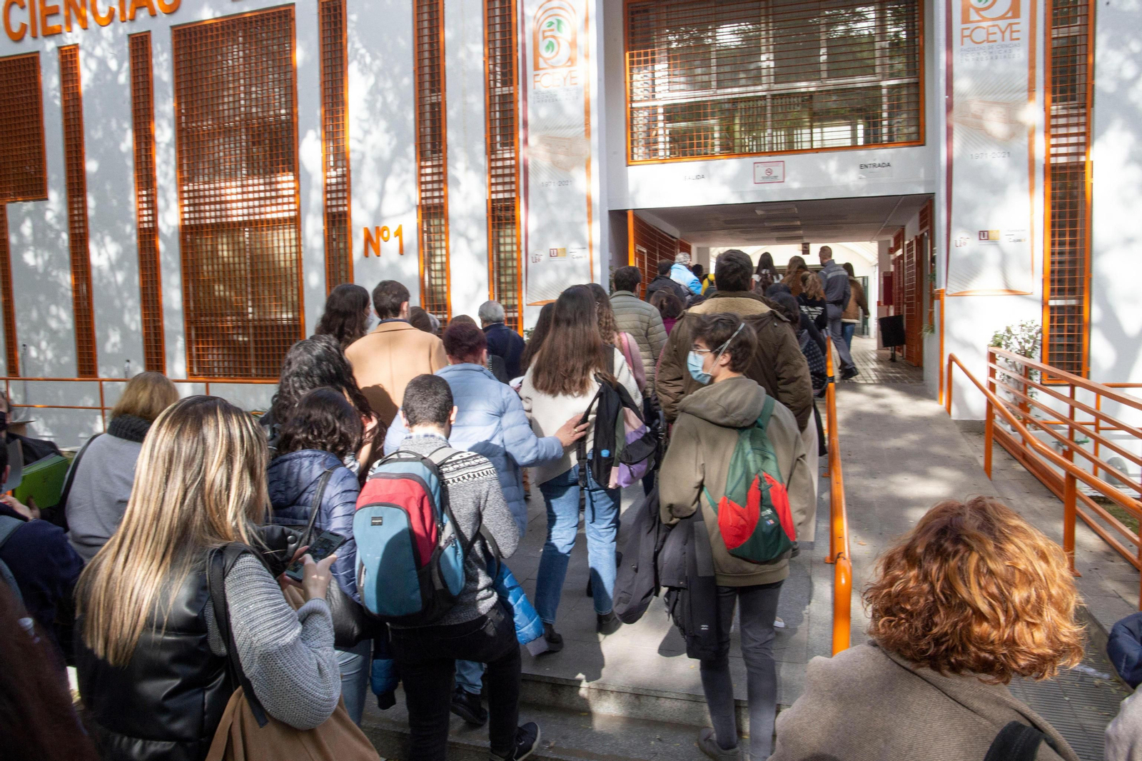 Acceso a uno de los exámenes del MIR.