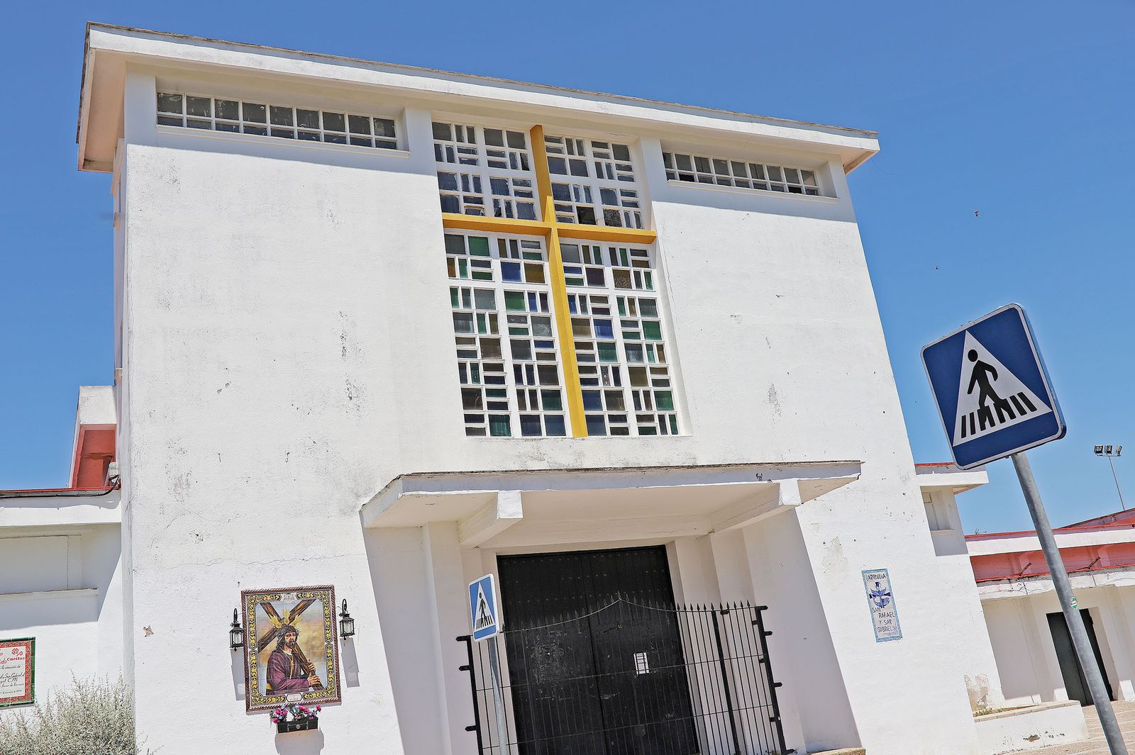 Actual puerta en la iglesia parroquial de San Rafael.