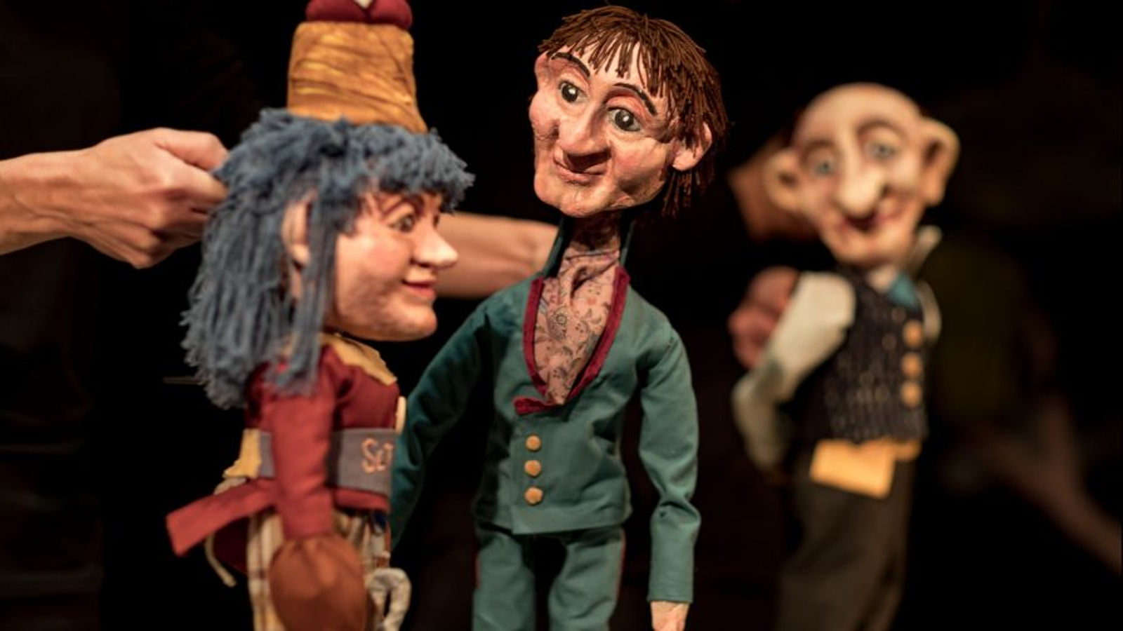 Uno de los momentos de la obra de títeres La costurerita valiente.